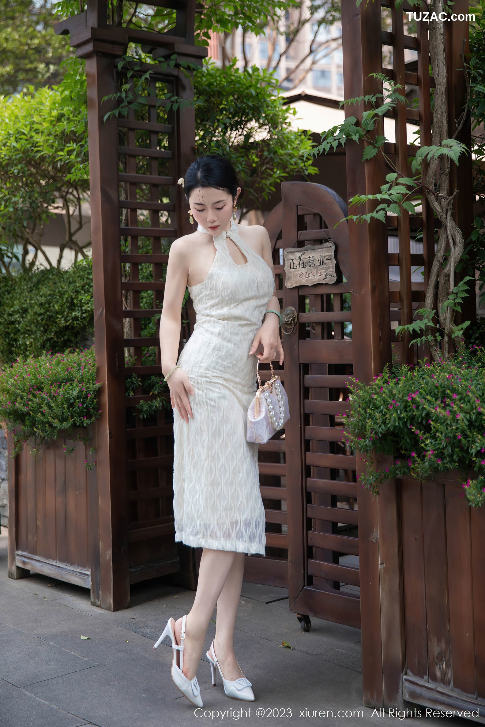 XiuRen秀人网-7435-严利娅Yuliya-白色旗袍爆乳-2023.09.25