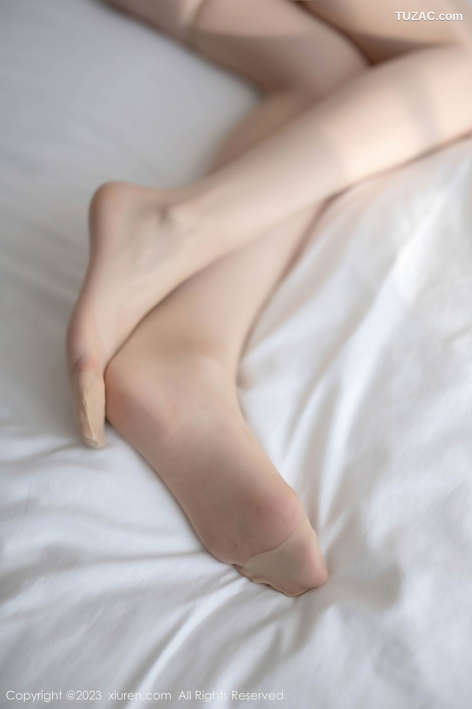 XiuRen秀人网-7444-梦心玥-黄白拼色连衣长裙-浅灰蕾丝轻透内衣-2023.09.26