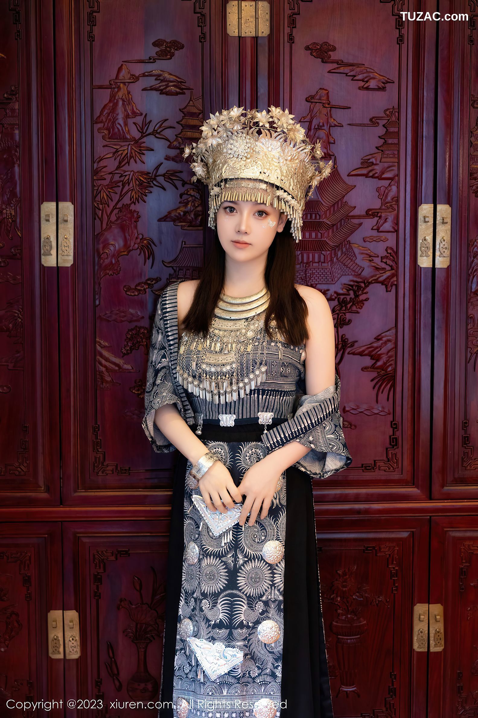 XiuRen秀人网-7448-豆瓣酱-银饰苗族服饰爆乳-2023.09.27