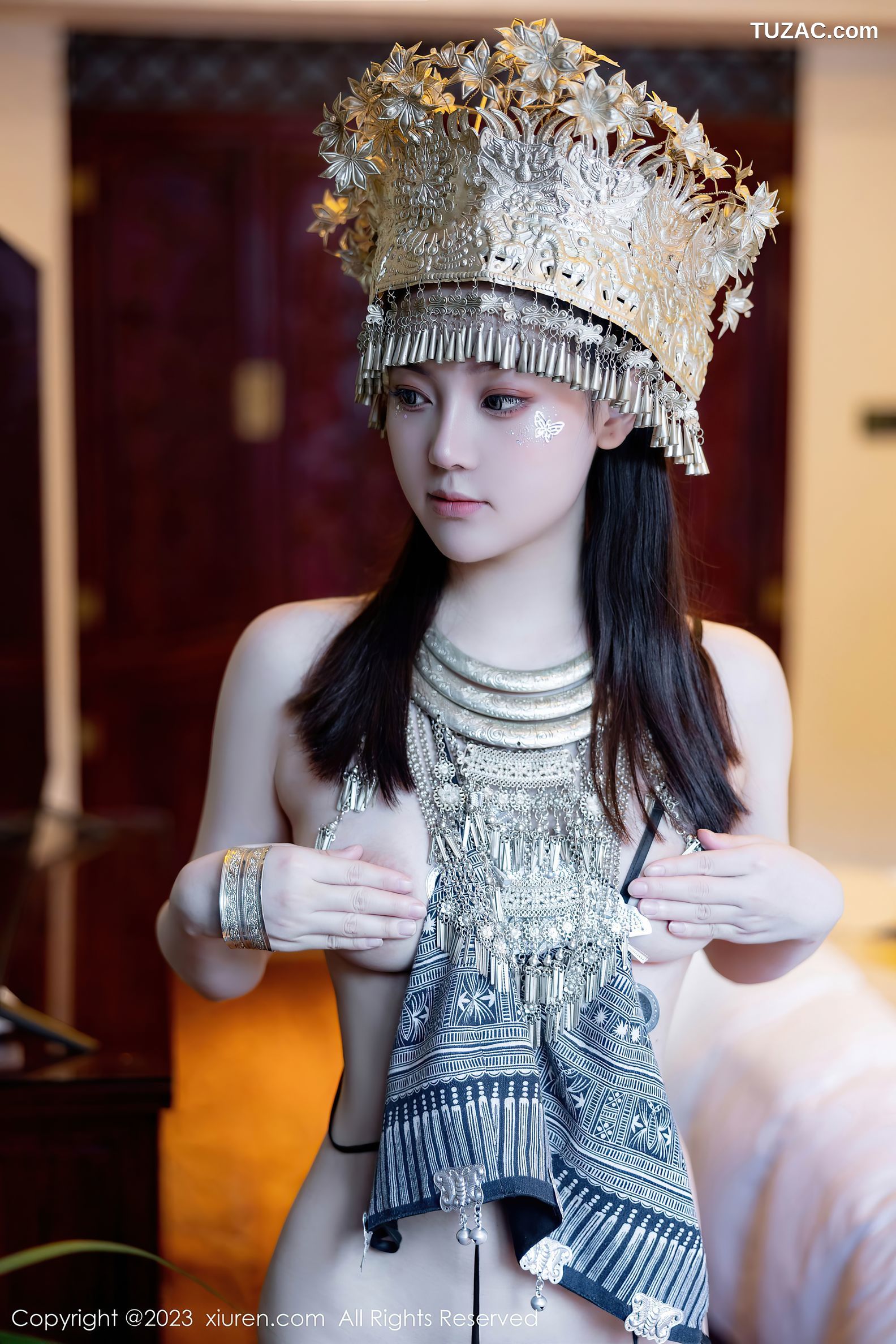 XiuRen秀人网-7448-豆瓣酱-银饰苗族服饰爆乳-2023.09.27