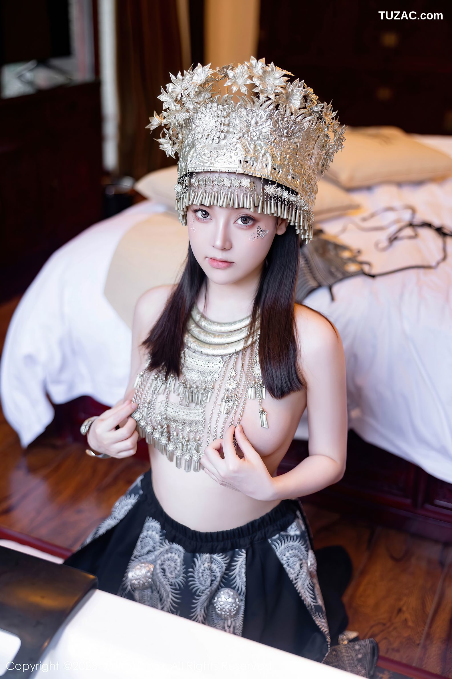 XiuRen秀人网-7448-豆瓣酱-银饰苗族服饰爆乳-2023.09.27