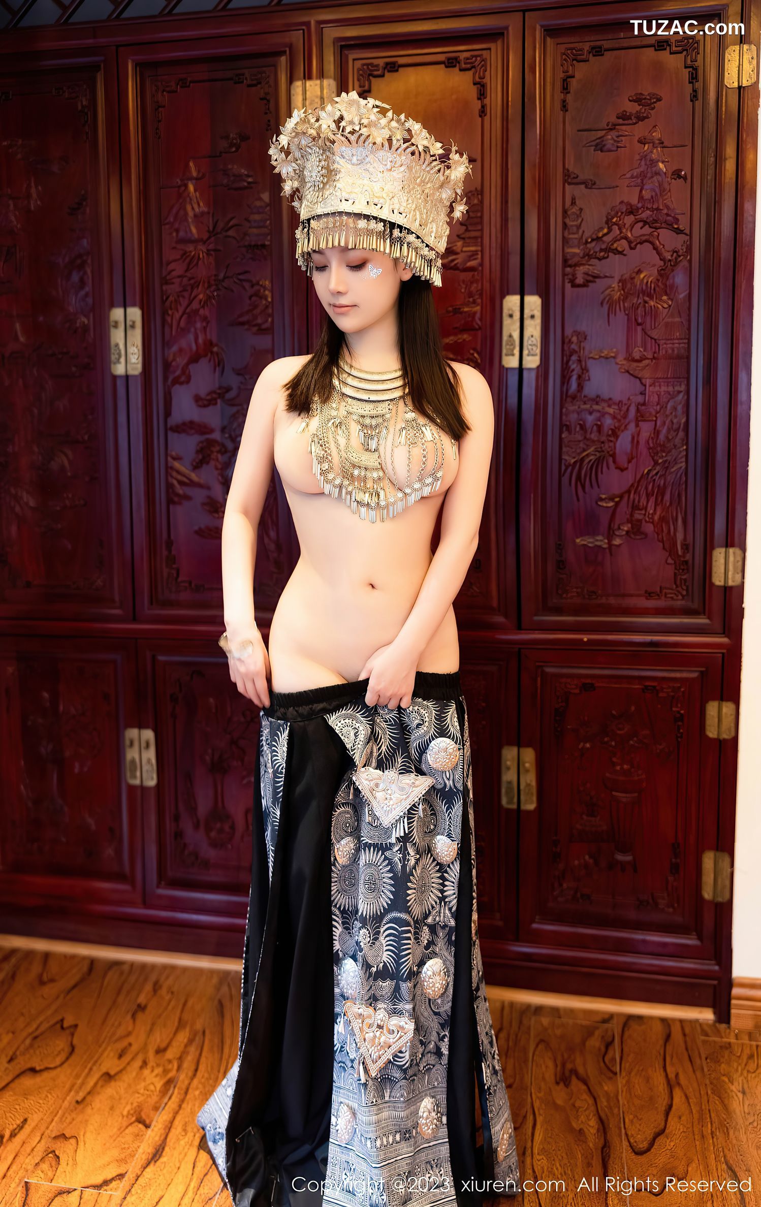 XiuRen秀人网-7448-豆瓣酱-银饰苗族服饰爆乳-2023.09.27