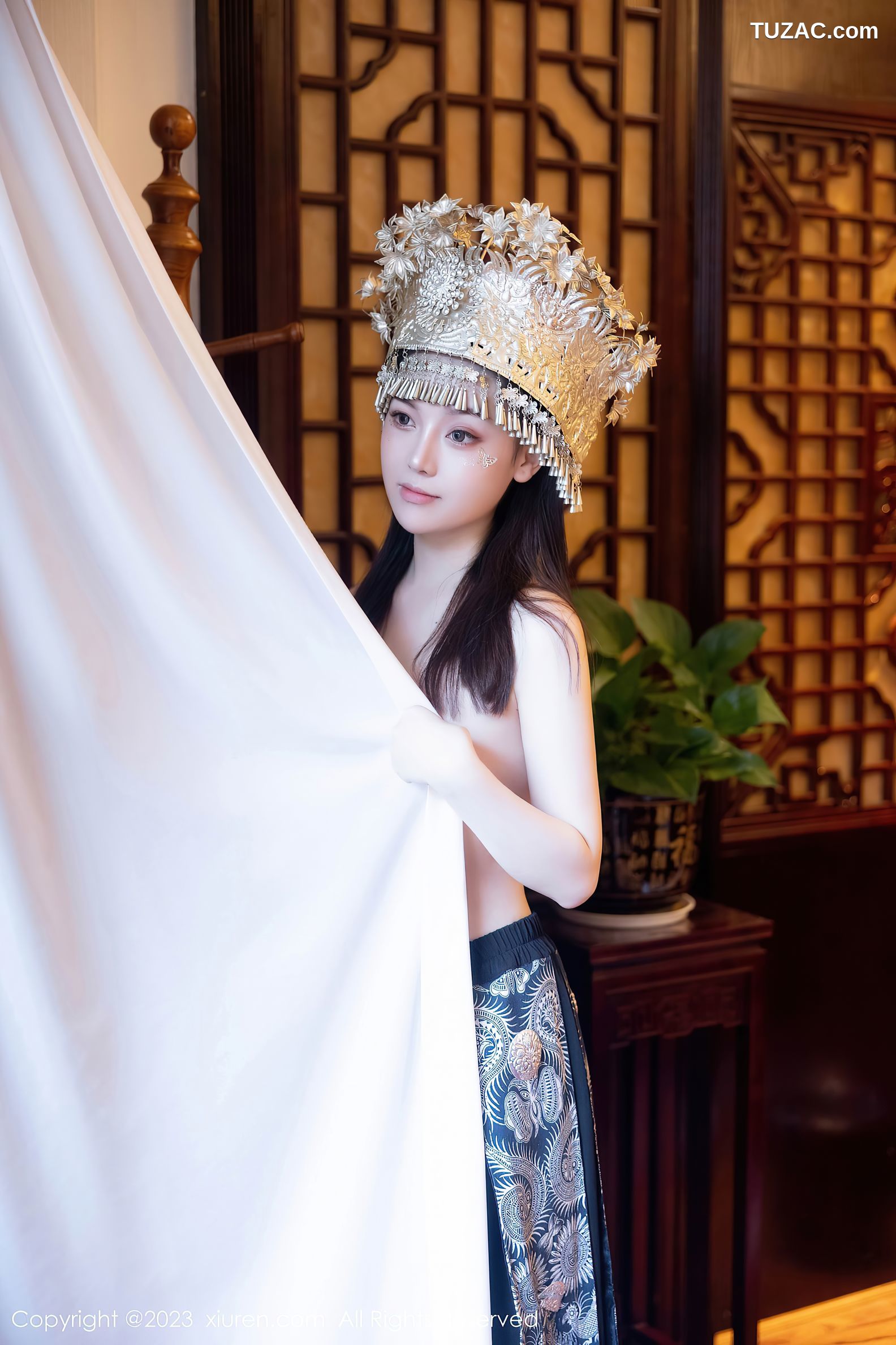 XiuRen秀人网-7448-豆瓣酱-银饰苗族服饰爆乳-2023.09.27