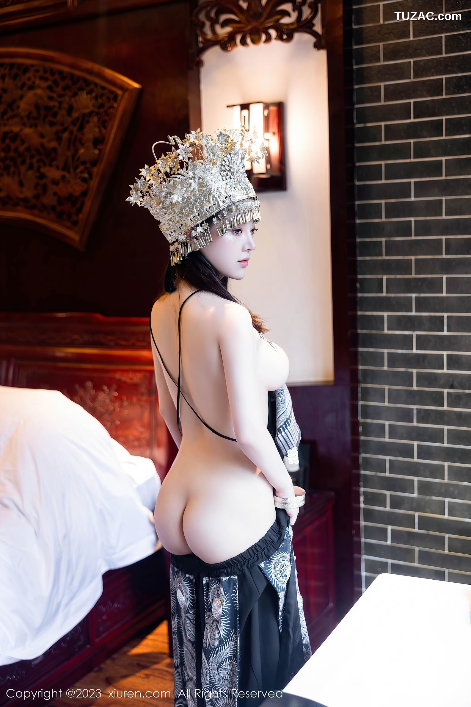 XiuRen秀人网-7448-豆瓣酱-银饰苗族服饰爆乳-2023.09.27