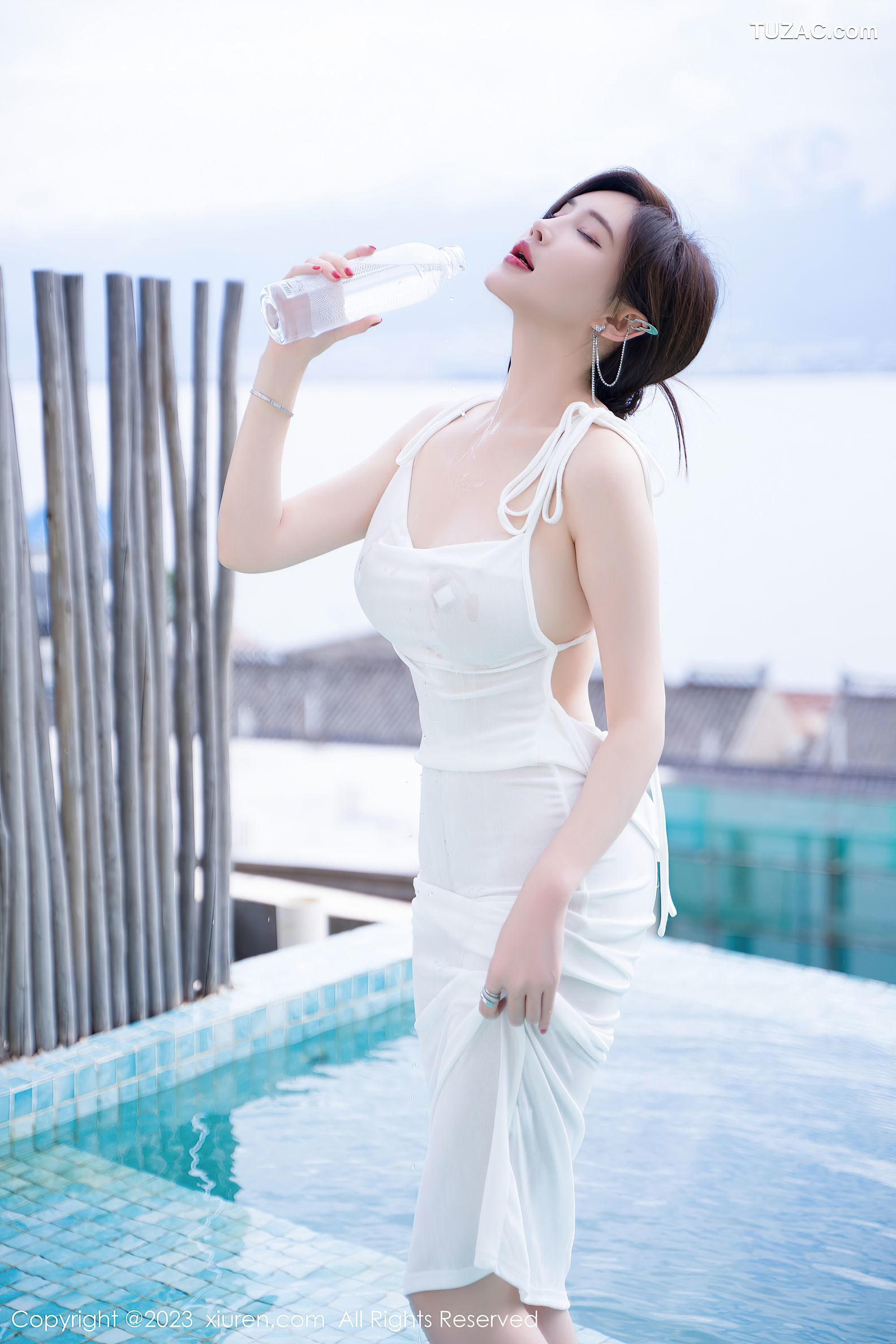 XiuRen秀人网-7461-Carol周妍希-敦煌心愿旅拍-白色吊带长裙爆乳-2023.09.28