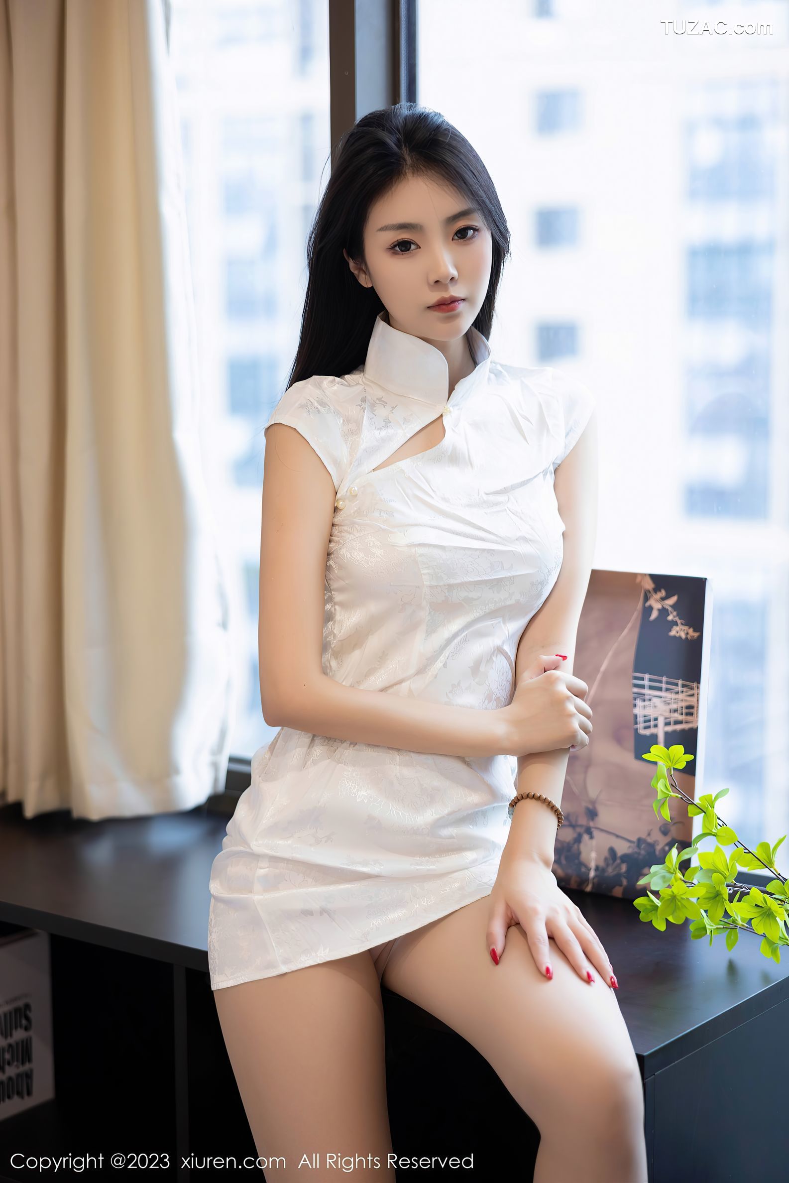 XiuRen秀人网-7493-可樂Vicky-白色短款旗袍-2023.10.11