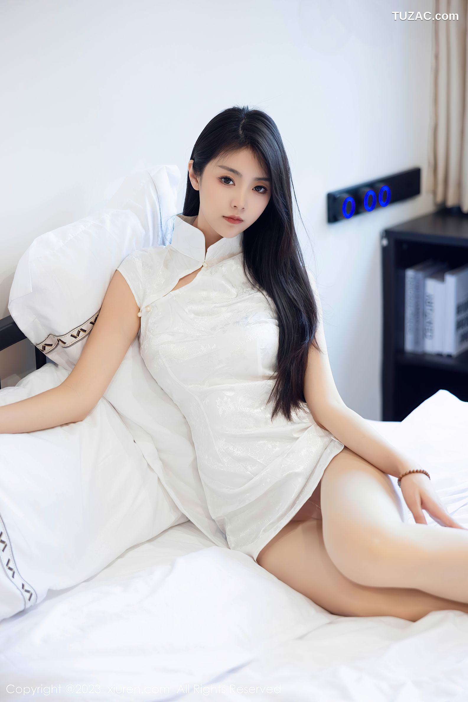 XiuRen秀人网-7493-可樂Vicky-白色短款旗袍-2023.10.11