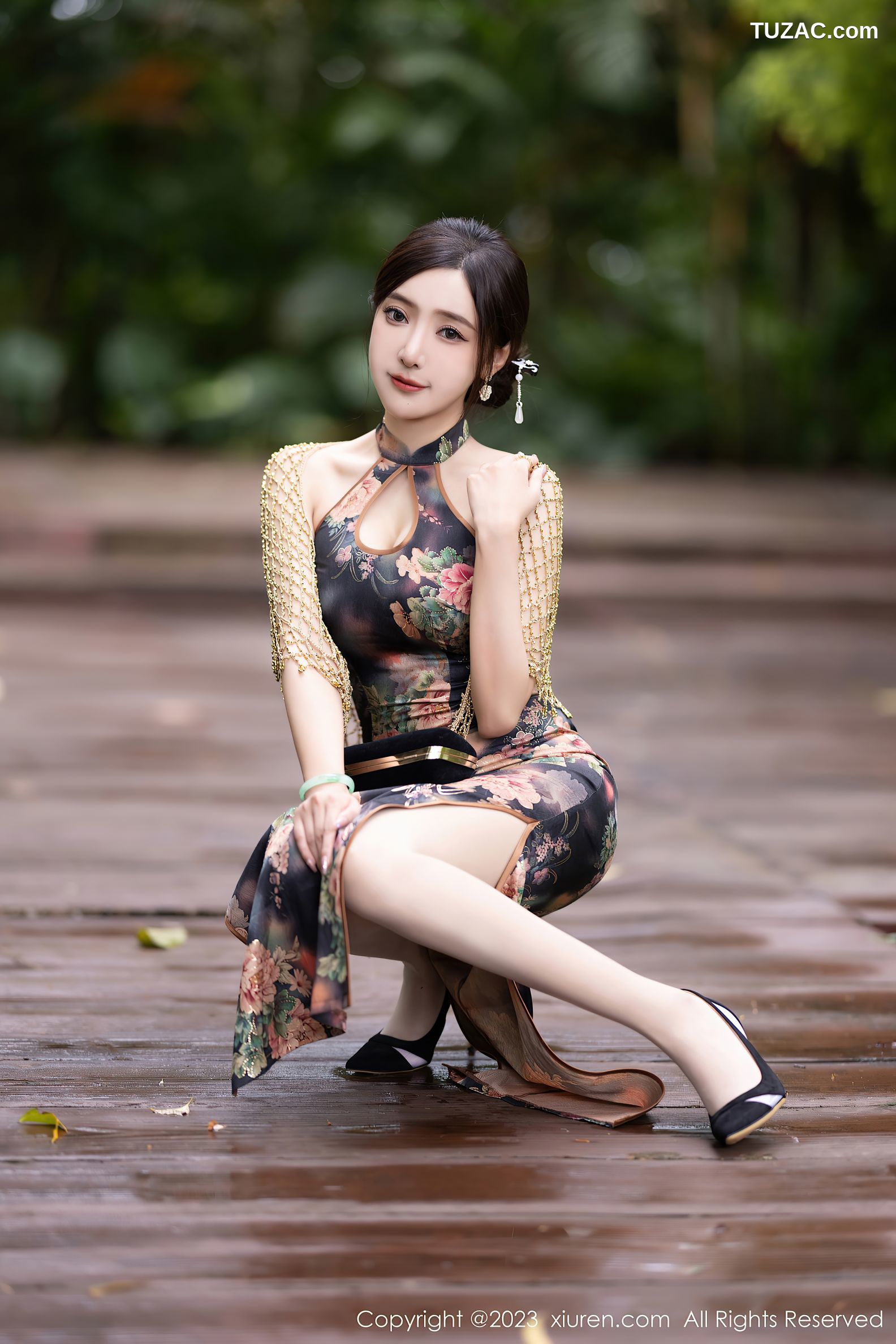 XiuRen秀人网-7495-王馨瑶yanni-深色花纹旗袍银色内衣-2023.10.11