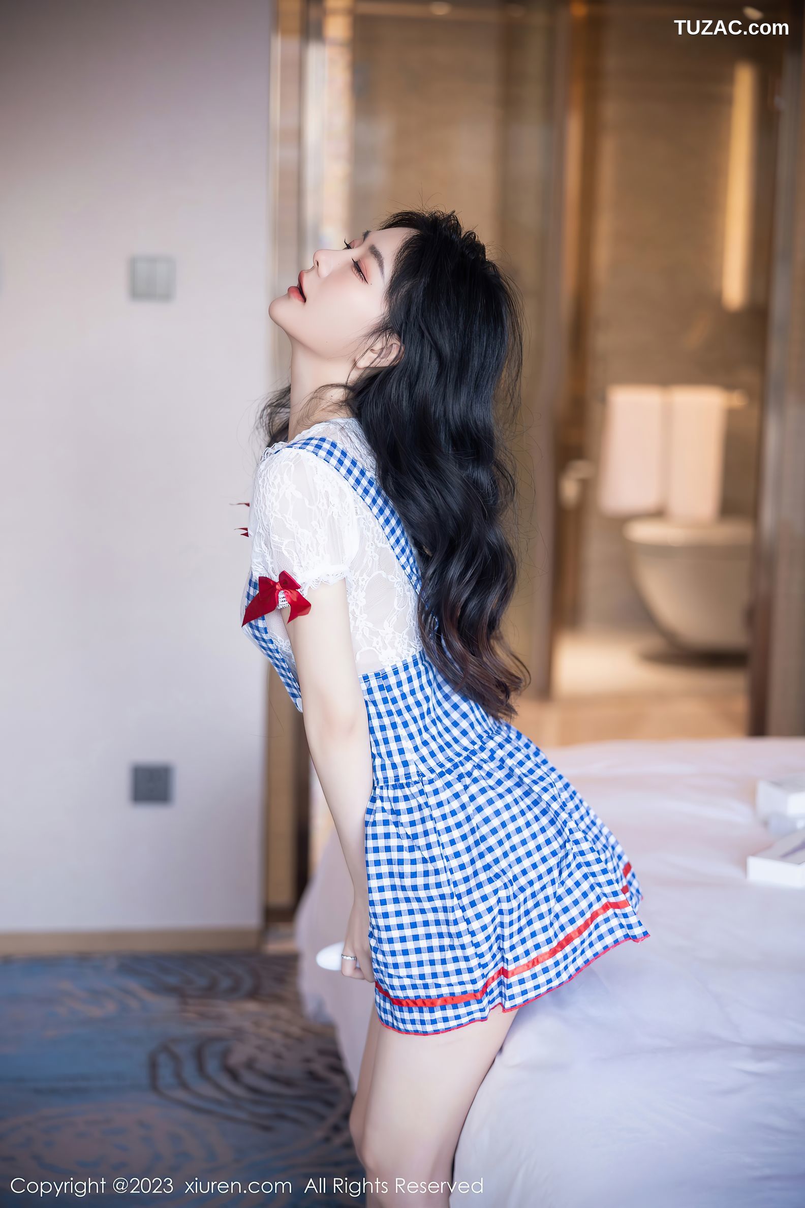 XiuRen秀人网-7509-幼幼-蓝白格子萝莉裙白色蕾丝衬衫爆乳-2023.10.13