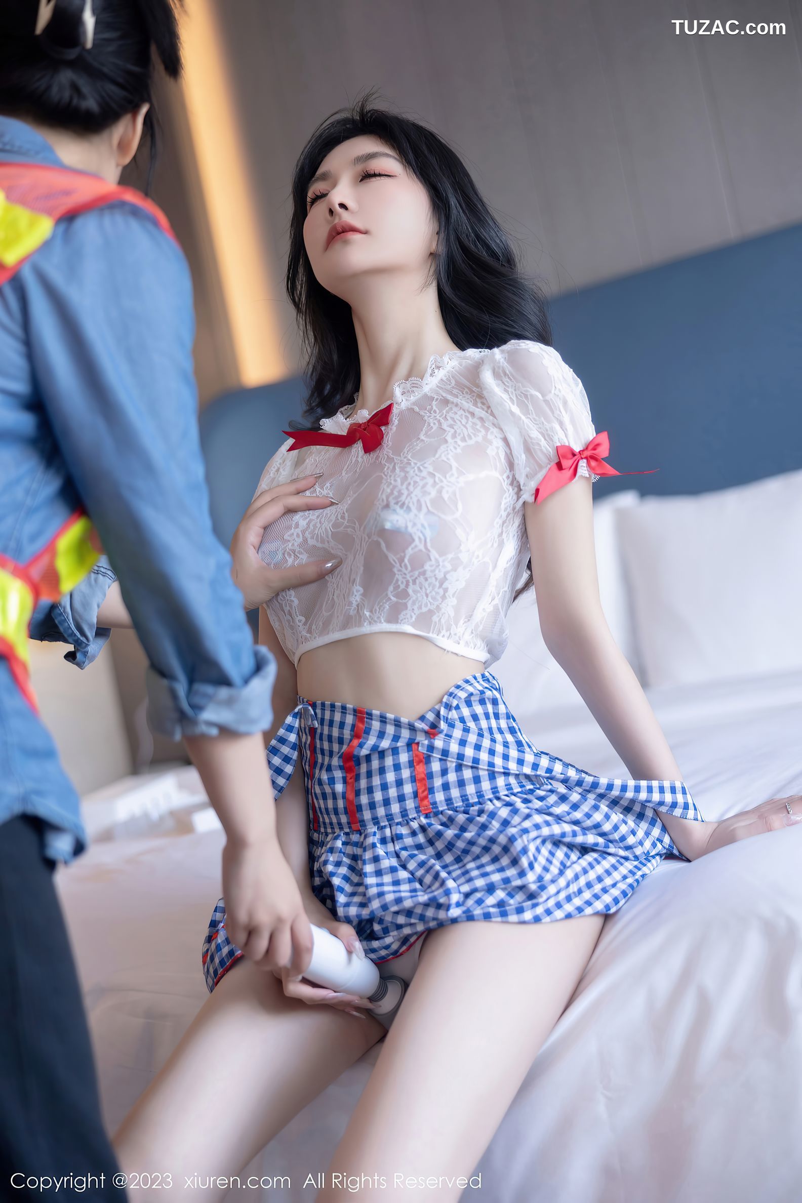 XiuRen秀人网-7509-幼幼-蓝白格子萝莉裙白色蕾丝衬衫爆乳-2023.10.13