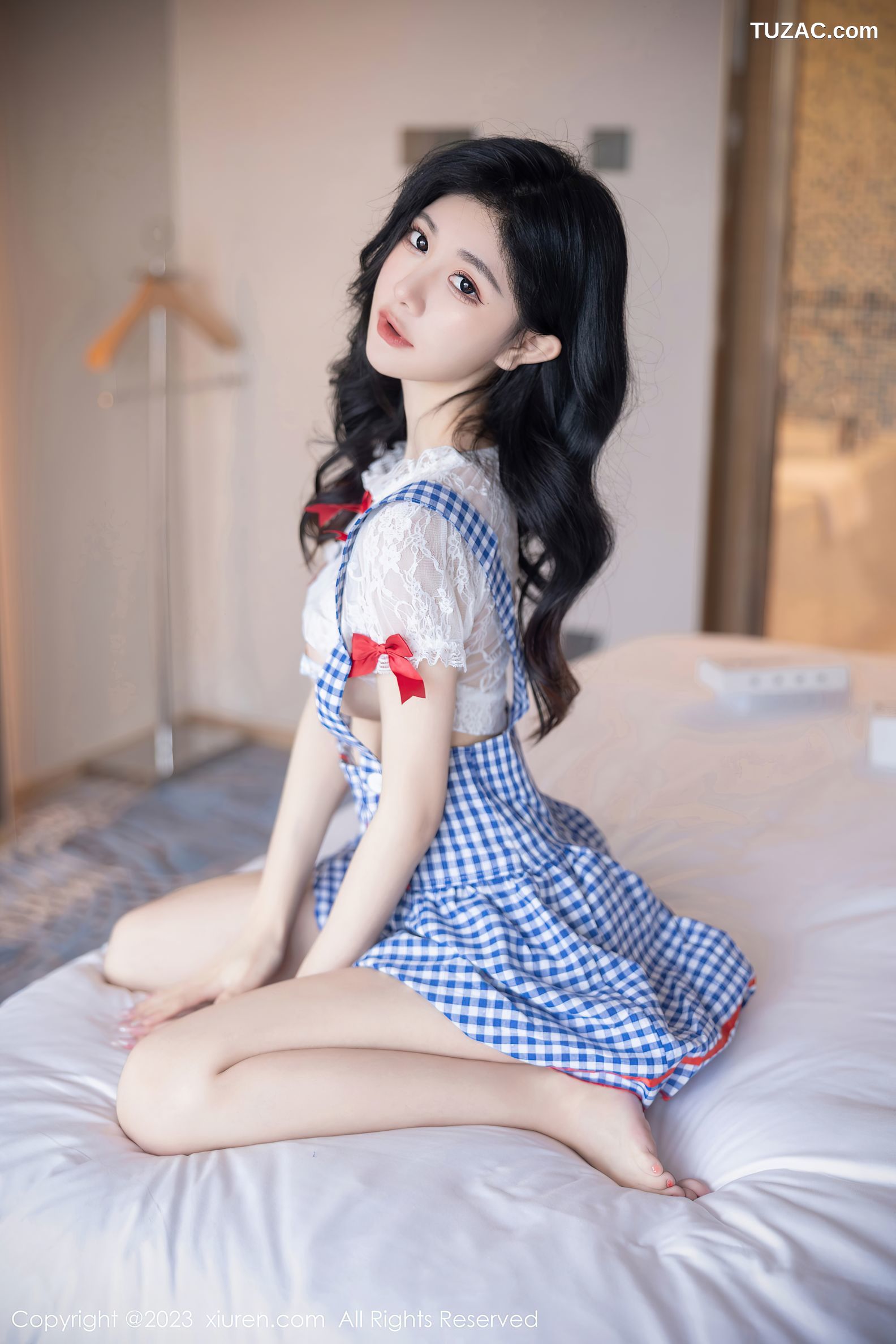 XiuRen秀人网-7509-幼幼-蓝白格子萝莉裙白色蕾丝衬衫爆乳-2023.10.13