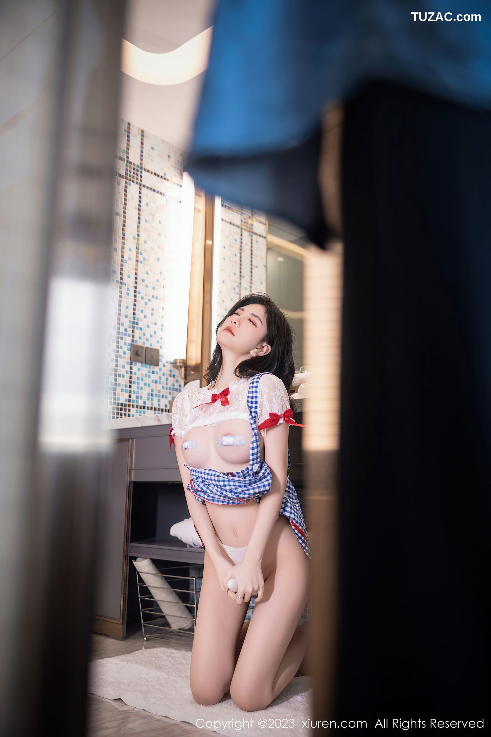 XiuRen秀人网-7509-幼幼-蓝白格子萝莉裙白色蕾丝衬衫爆乳-2023.10.13