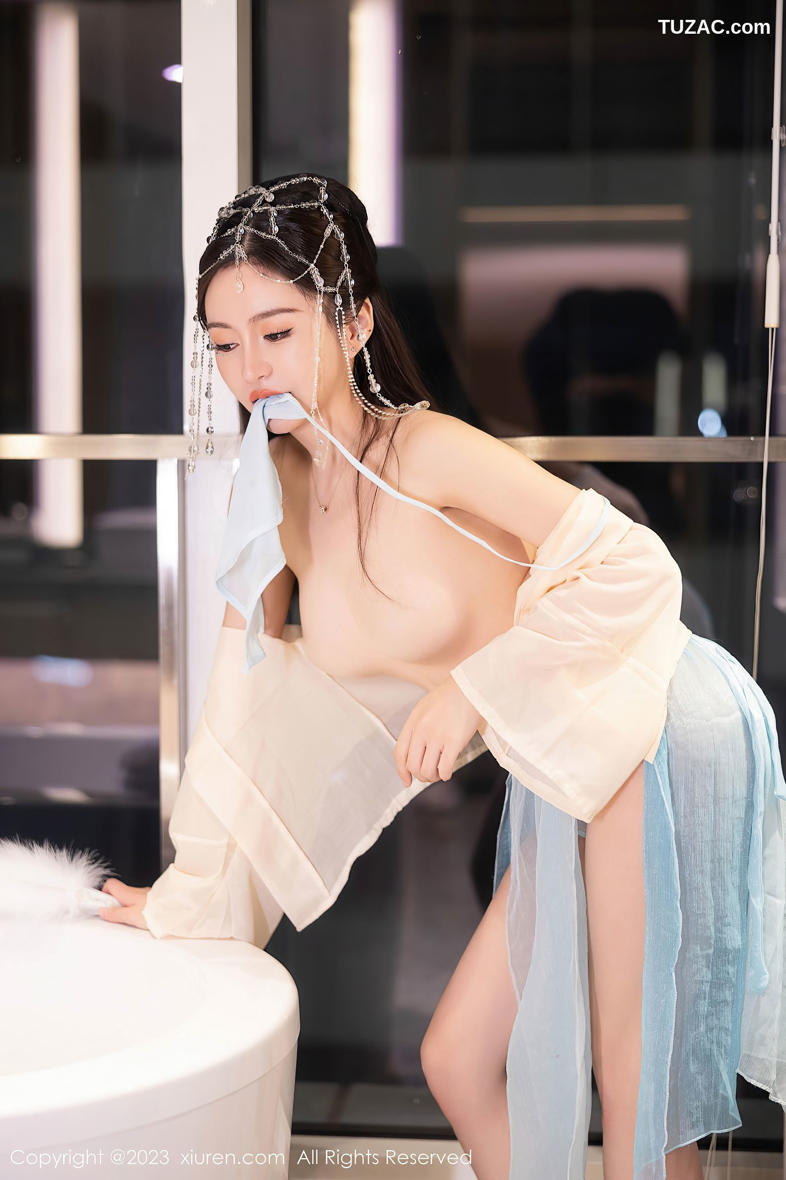 XiuRen秀人网-7514-唐宁宁-浅色古装服饰白肚兜-2023.10.16