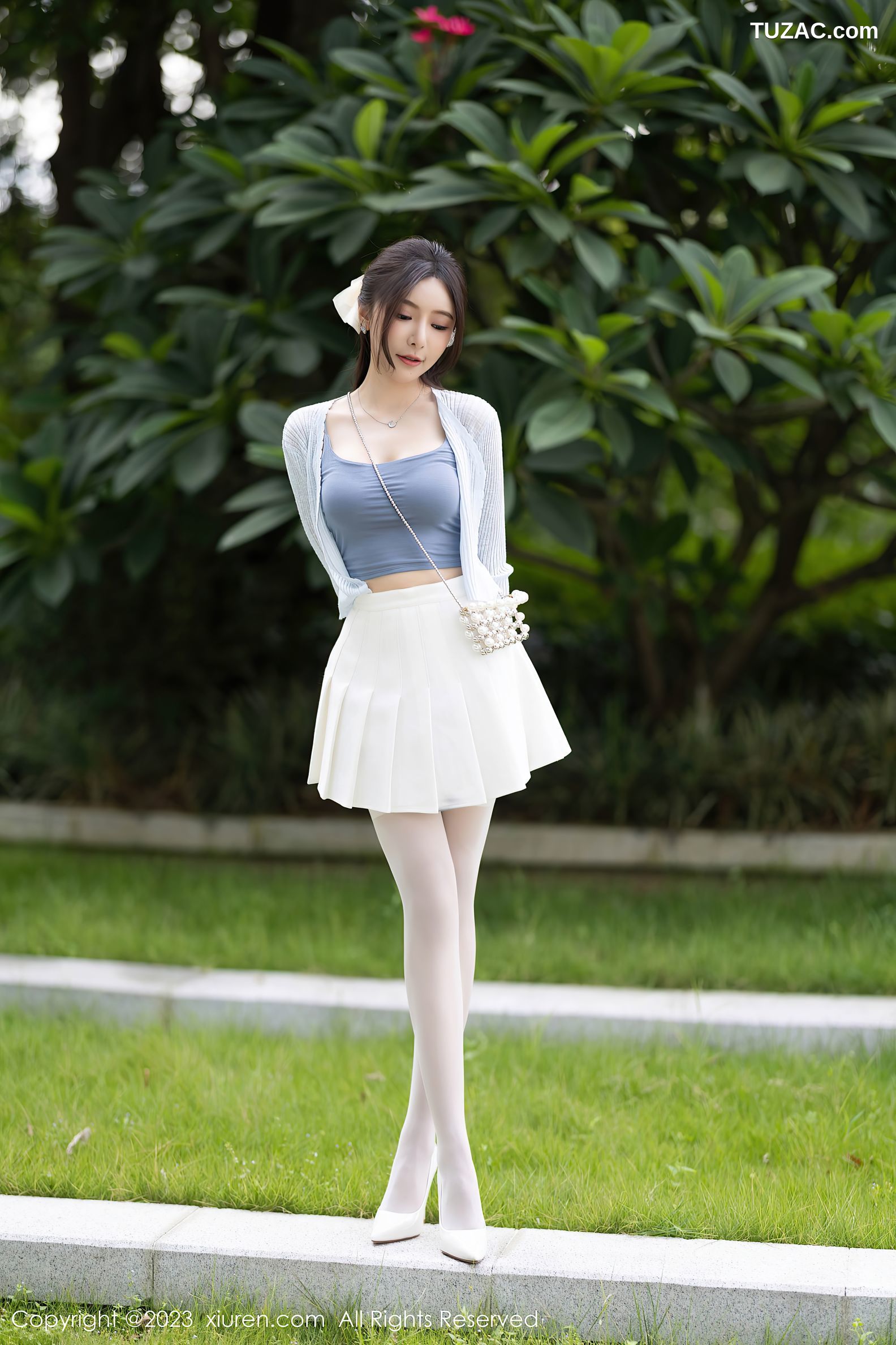 XiuRen秀人网-7515-王馨瑶yanni-安吉旅拍-白衬衫白色短裙灰色吊带内衣白丝-2023.10.16