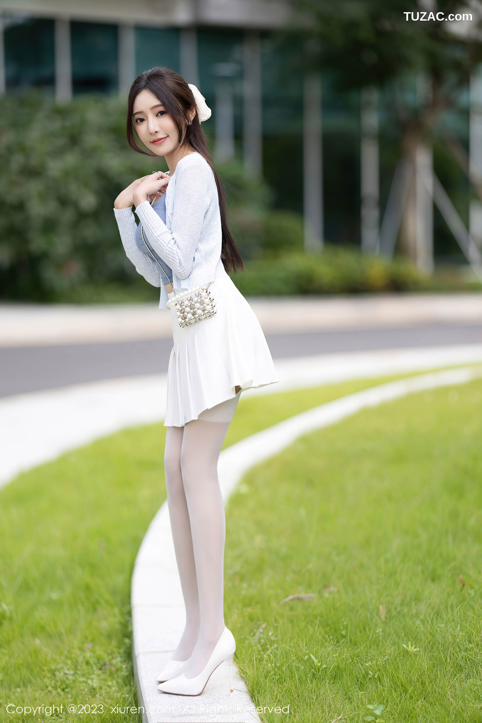 XiuRen秀人网-7515-王馨瑶yanni-安吉旅拍-白衬衫白色短裙灰色吊带内衣白丝-2023.10.16