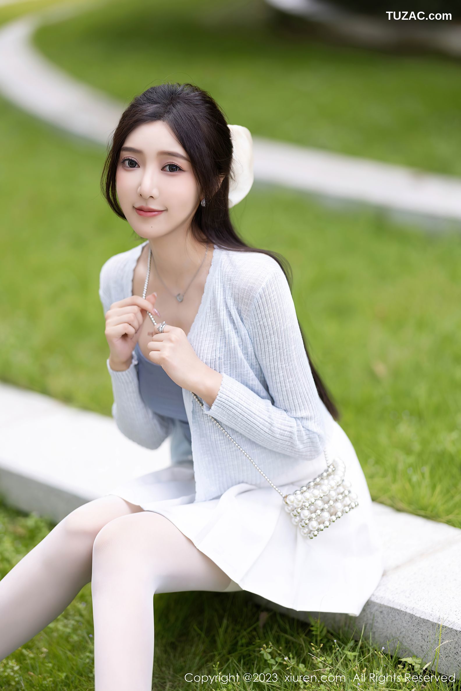 XiuRen秀人网-7515-王馨瑶yanni-安吉旅拍-白衬衫白色短裙灰色吊带内衣白丝-2023.10.16