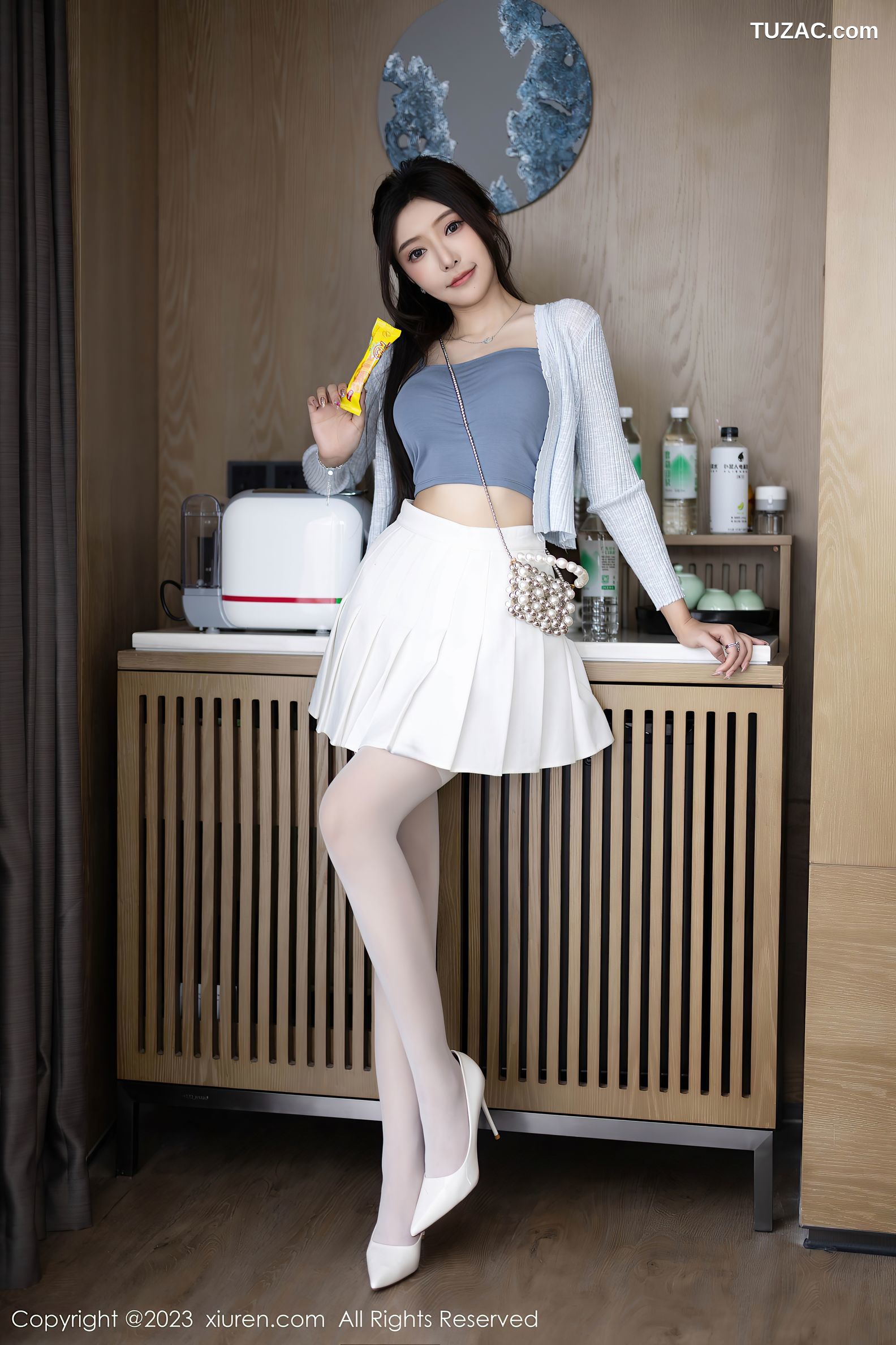 XiuRen秀人网-7515-王馨瑶yanni-安吉旅拍-白衬衫白色短裙灰色吊带内衣白丝-2023.10.16
