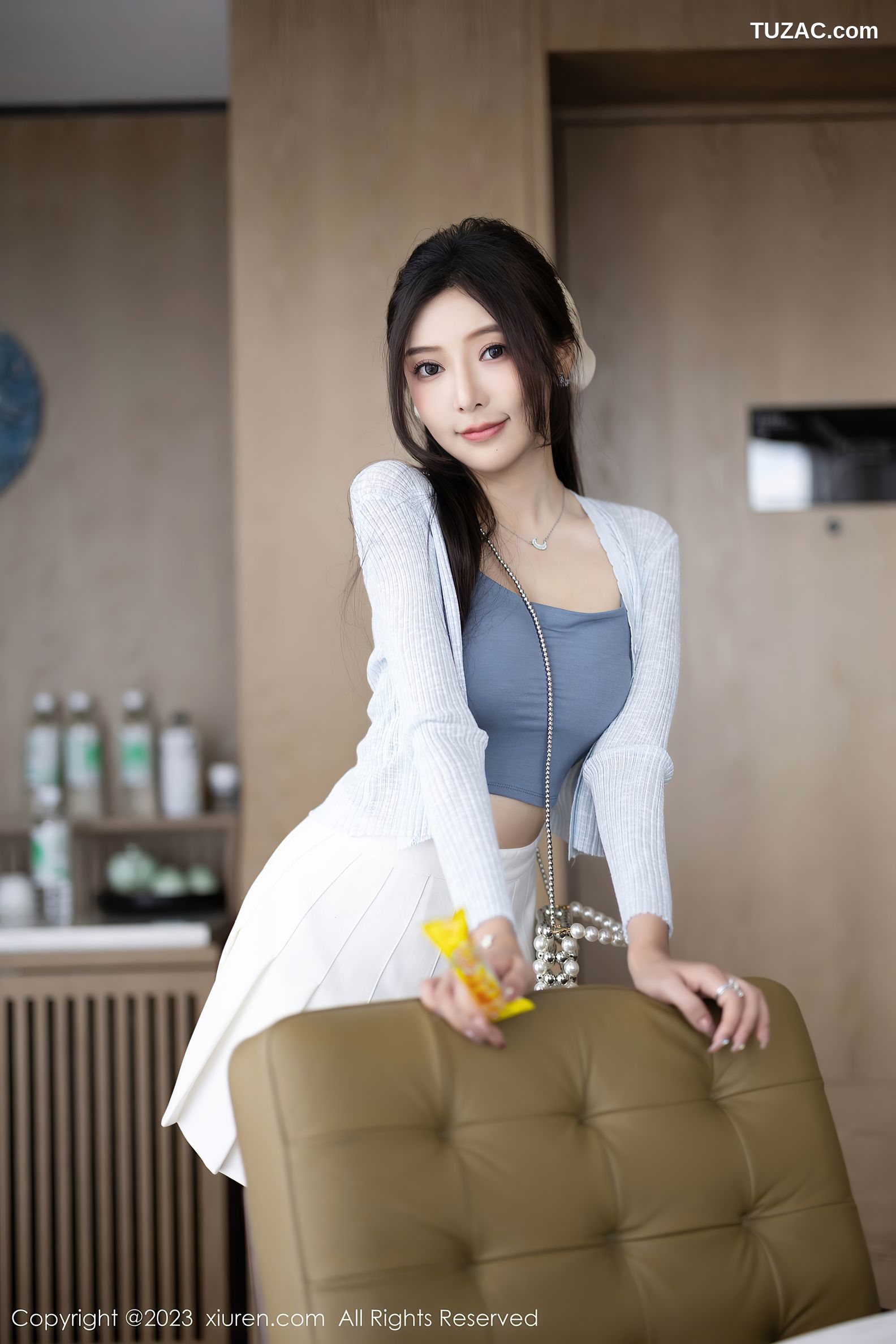 XiuRen秀人网-7515-王馨瑶yanni-安吉旅拍-白衬衫白色短裙灰色吊带内衣白丝-2023.10.16