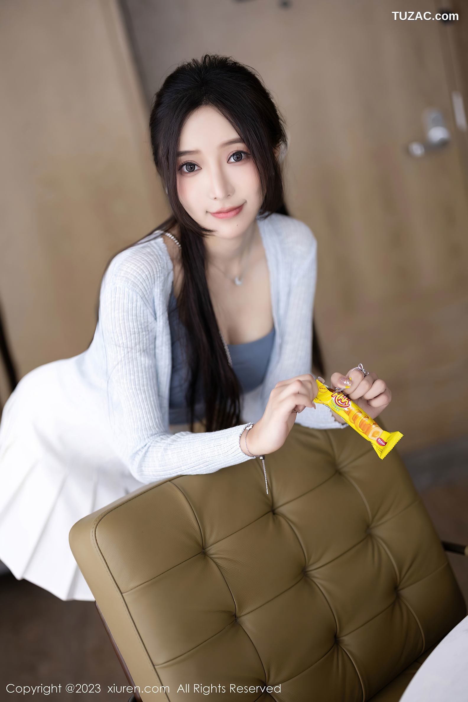 XiuRen秀人网-7515-王馨瑶yanni-安吉旅拍-白衬衫白色短裙灰色吊带内衣白丝-2023.10.16