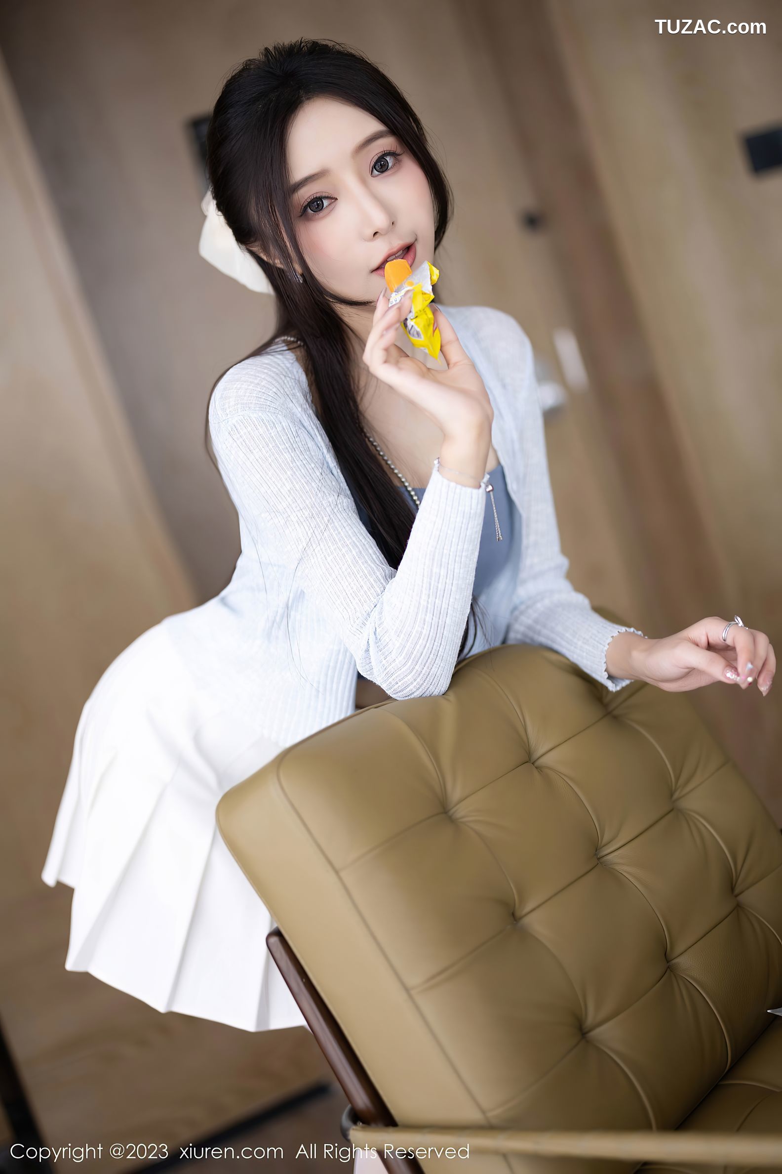 XiuRen秀人网-7515-王馨瑶yanni-安吉旅拍-白衬衫白色短裙灰色吊带内衣白丝-2023.10.16