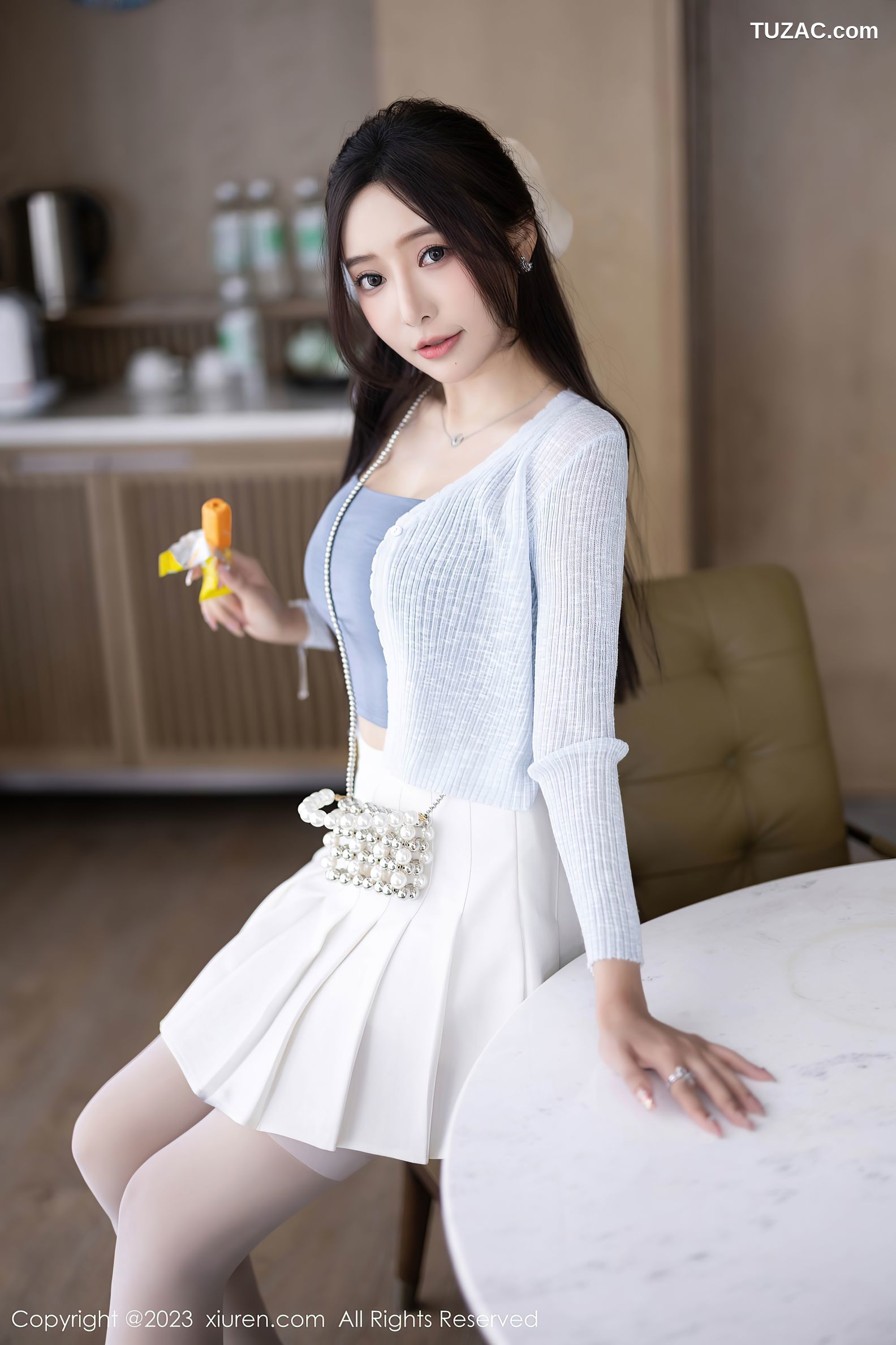 XiuRen秀人网-7515-王馨瑶yanni-安吉旅拍-白衬衫白色短裙灰色吊带内衣白丝-2023.10.16