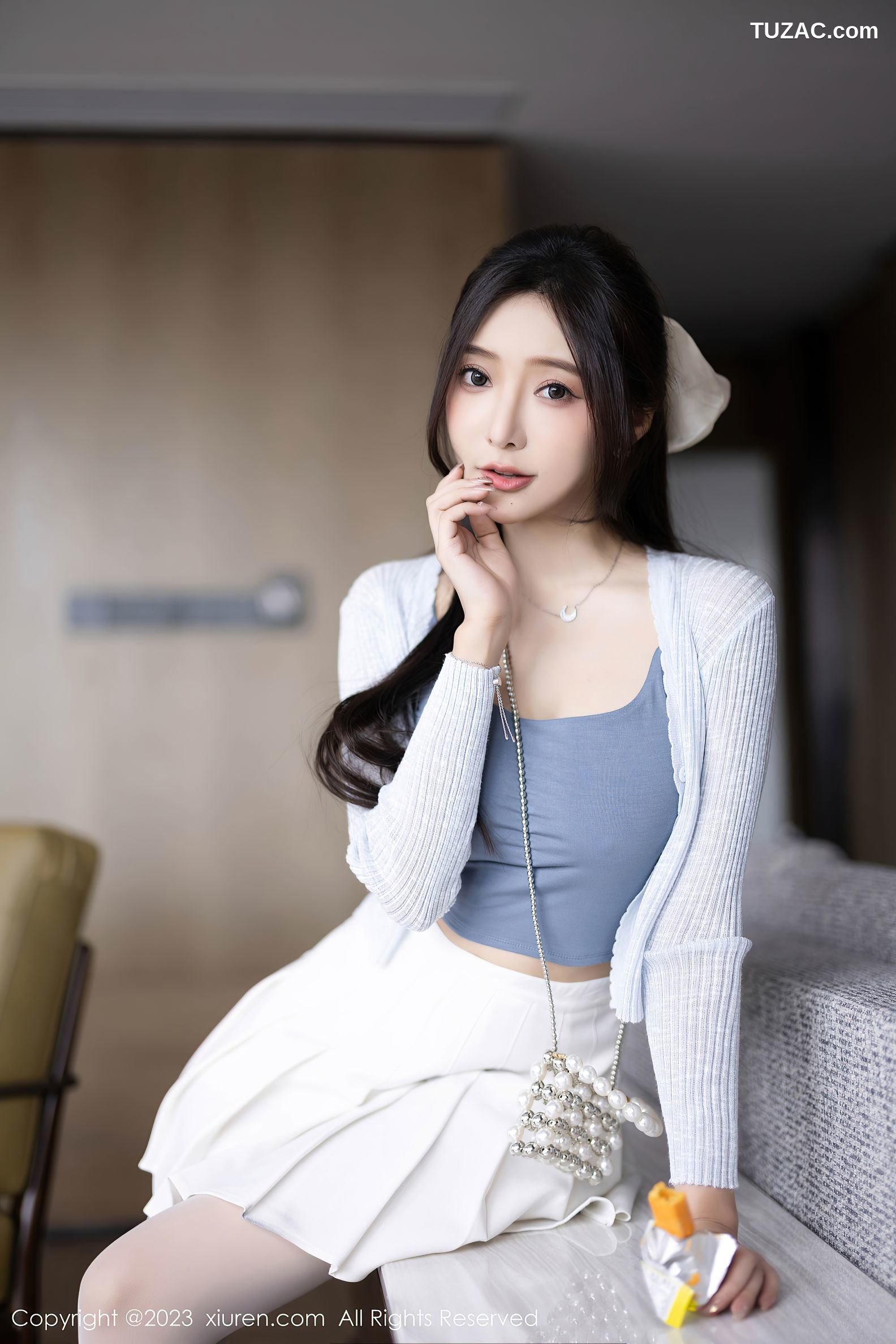 XiuRen秀人网-7515-王馨瑶yanni-安吉旅拍-白衬衫白色短裙灰色吊带内衣白丝-2023.10.16