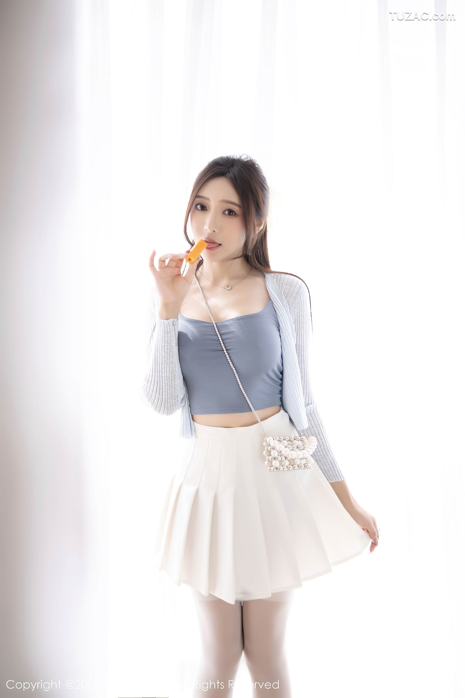 XiuRen秀人网-7515-王馨瑶yanni-安吉旅拍-白衬衫白色短裙灰色吊带内衣白丝-2023.10.16