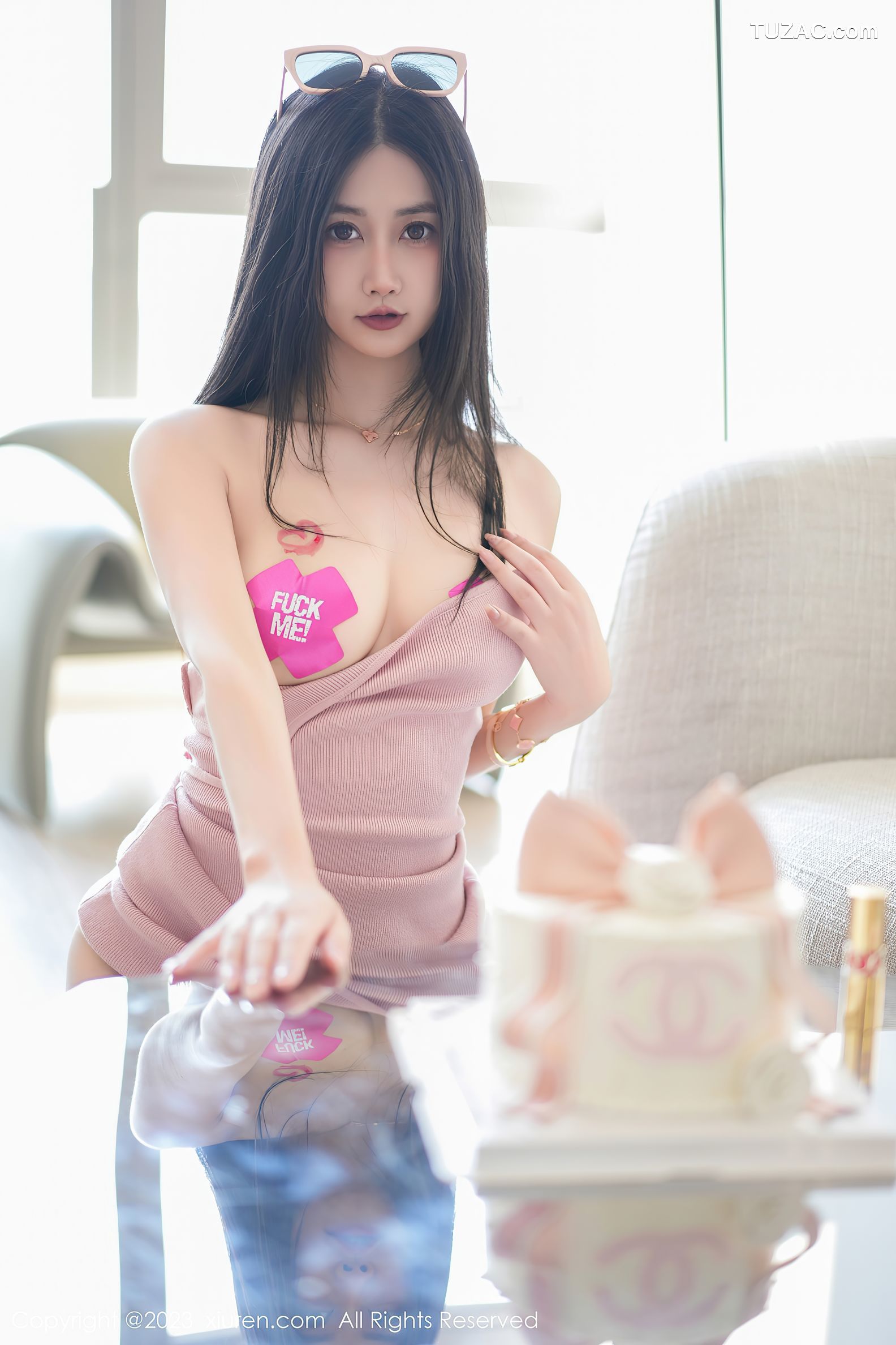 XiuRen秀人网-7533-laura阿姣-粉色吊带连衣短裙生日主题爆乳-2023.10.19