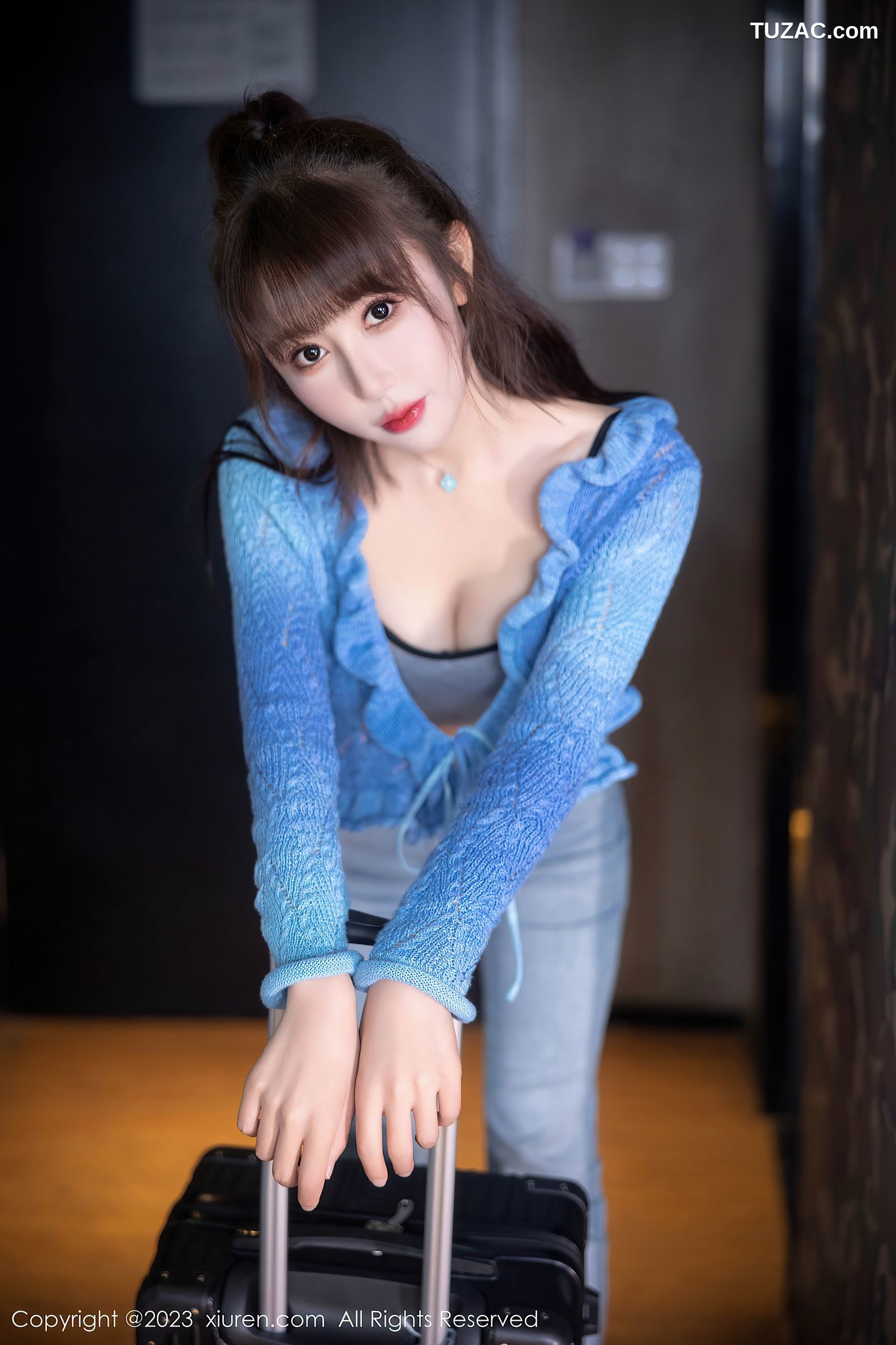 XiuRen秀人网-7540-白笑笑-蓝衫牛仔裤草莓内裤电竞美女-2023.10.20