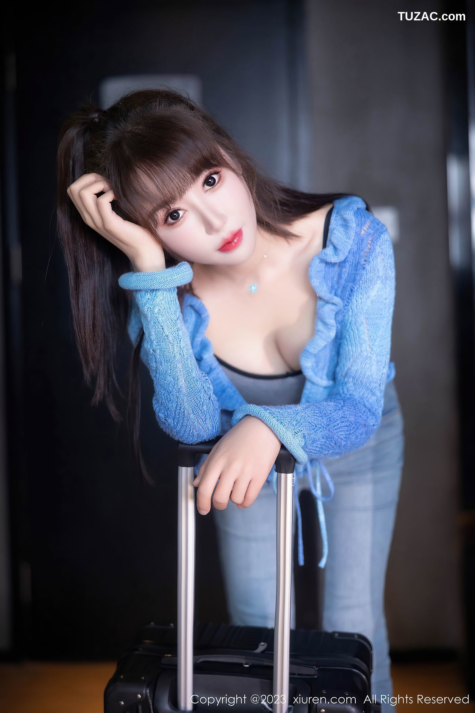 XiuRen秀人网-7540-白笑笑-蓝衫牛仔裤草莓内裤电竞美女-2023.10.20