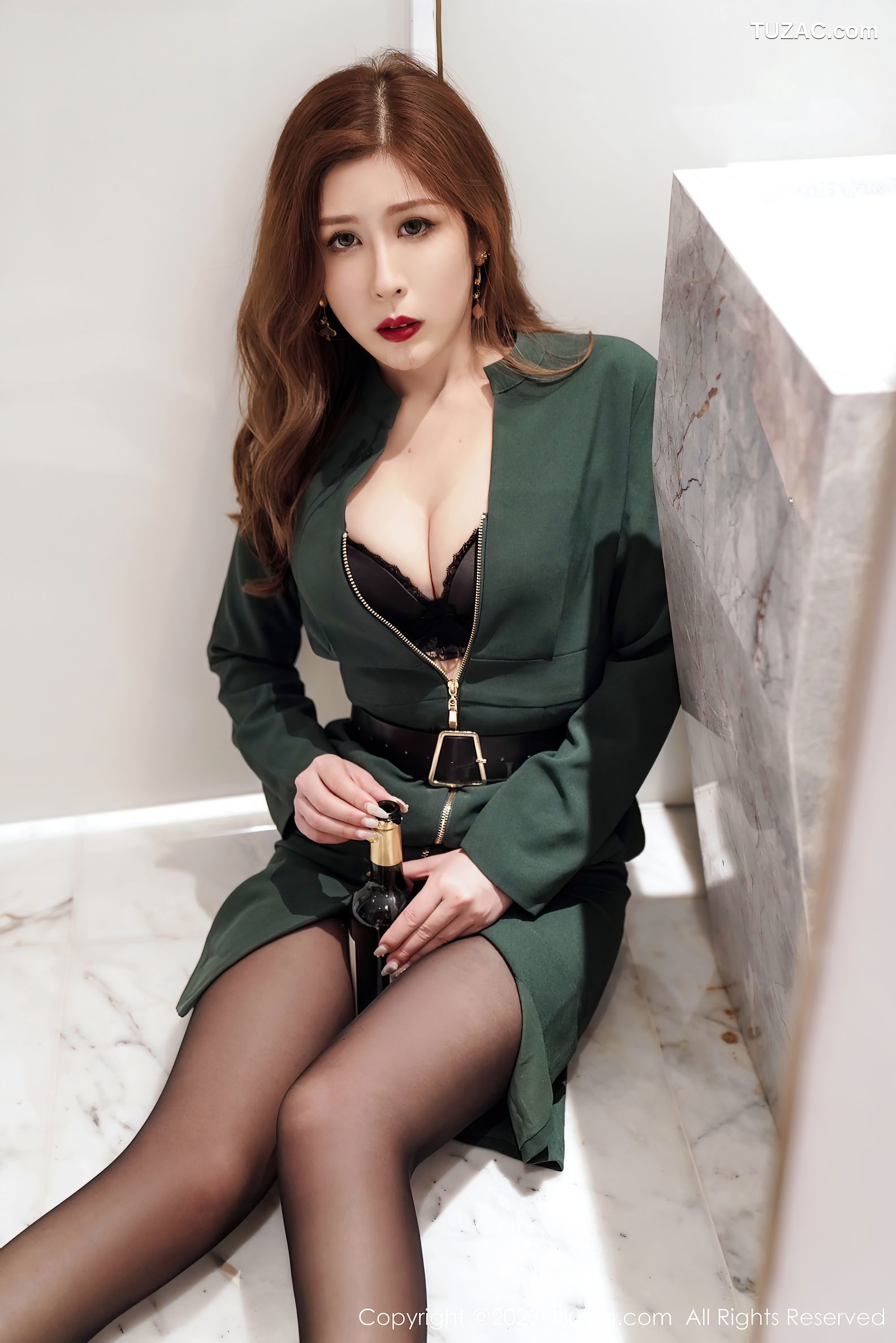 XiuRen秀人网-7553-月野兔美妞-墨绿色连衣外套黑色内衣黑丝-2023.10.24