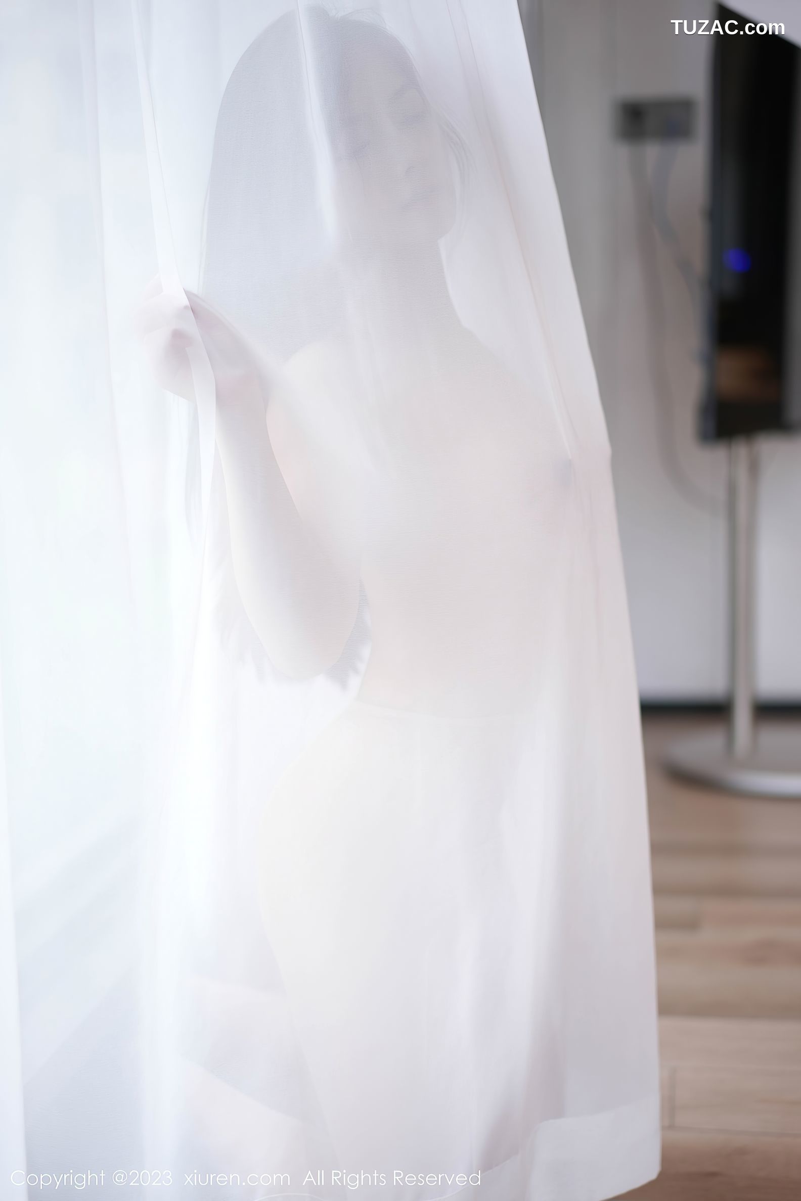 XiuRen秀人网-7572-谭小灵-淡米色连衣短裙肉丝-2023.10.27