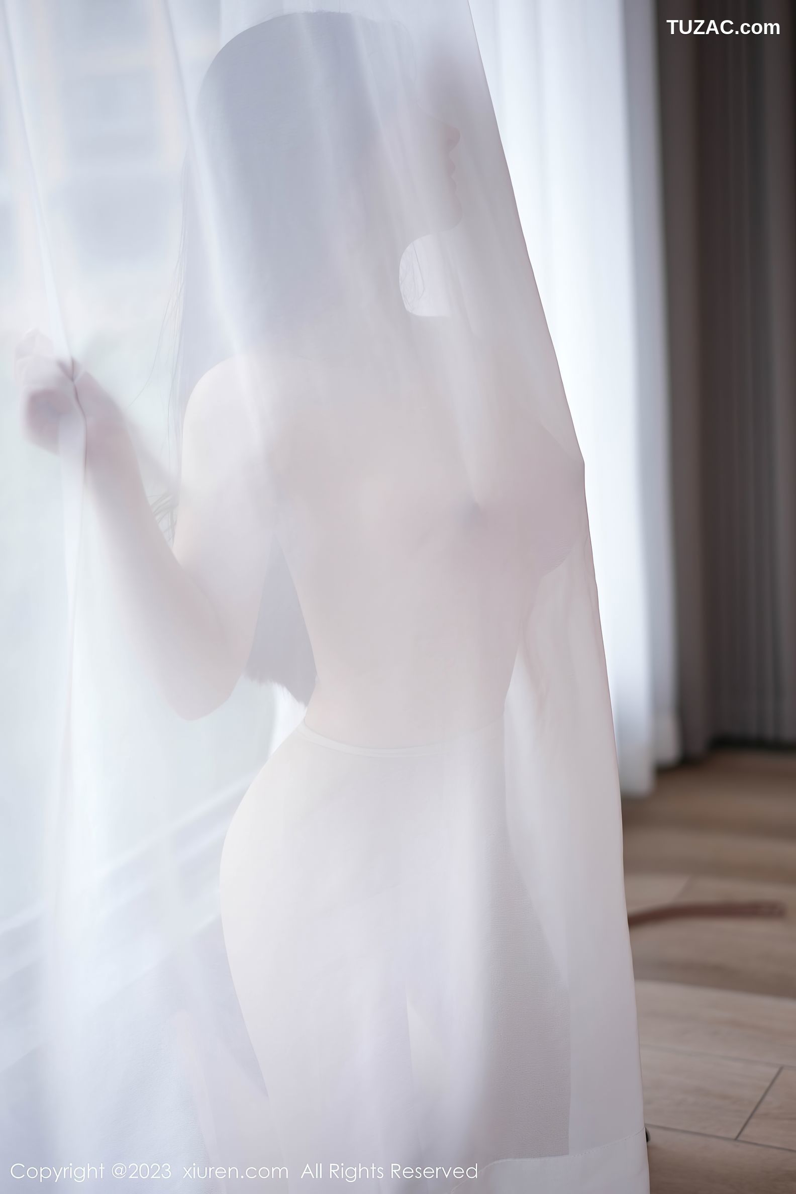 XiuRen秀人网-7572-谭小灵-淡米色连衣短裙肉丝-2023.10.27