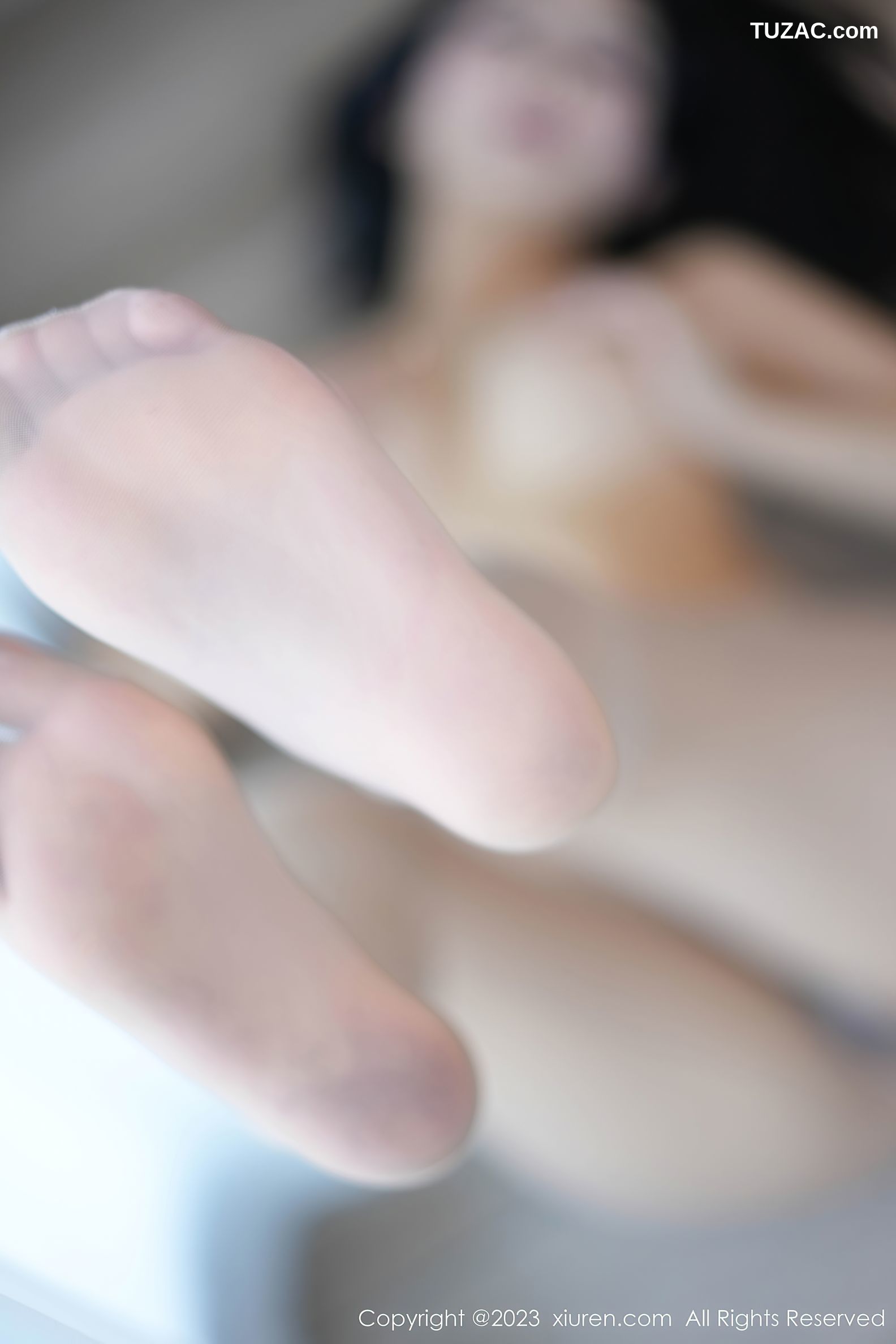 XiuRen秀人网-7572-谭小灵-淡米色连衣短裙肉丝-2023.10.27