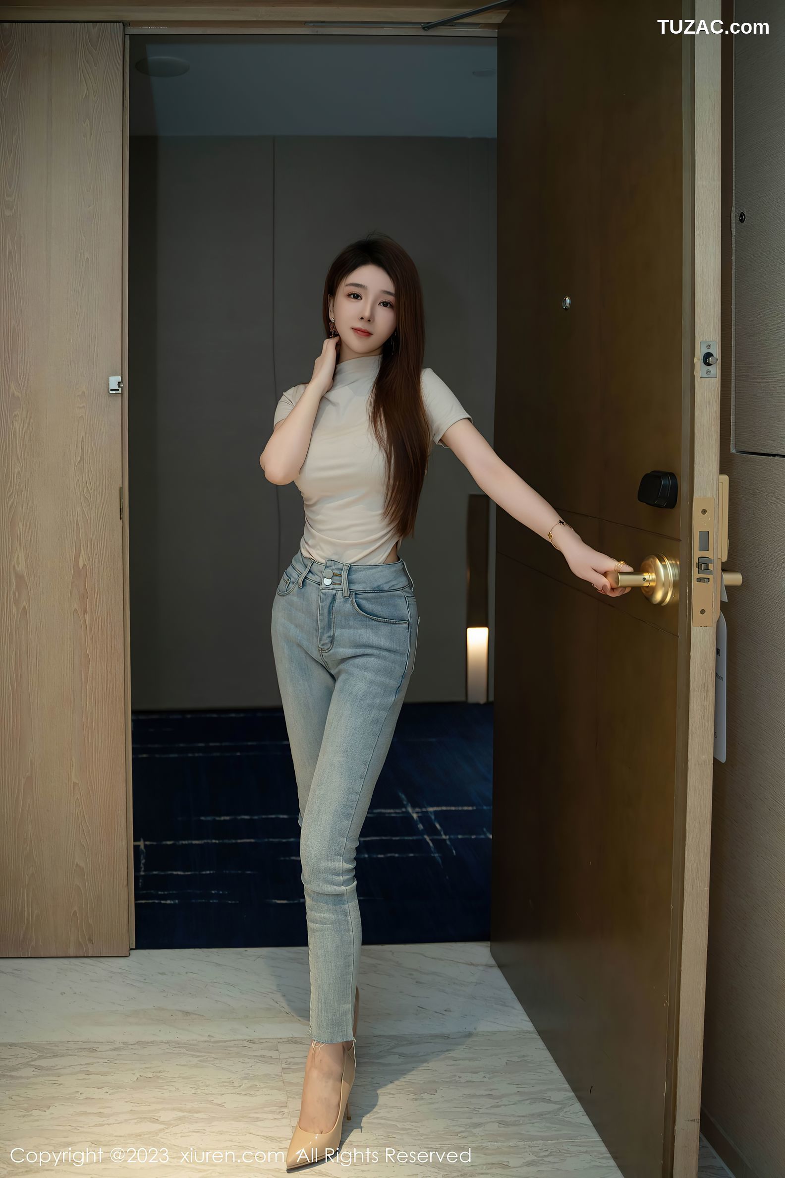 XiuRen秀人网-7586-雨儿baby-紧身T牛仔裤黑色内衣-2023.10.31