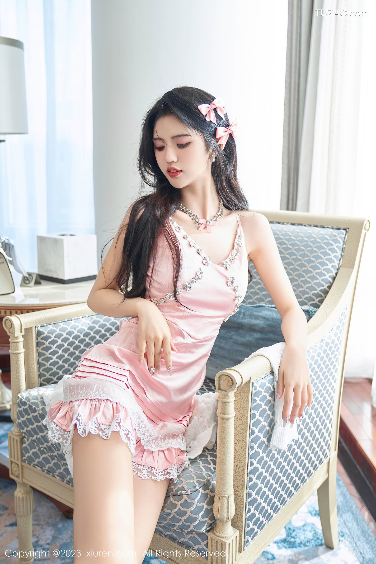 XiuRen秀人网-7595-浅浅Danny-粉色连衣短裙-2023.11.01