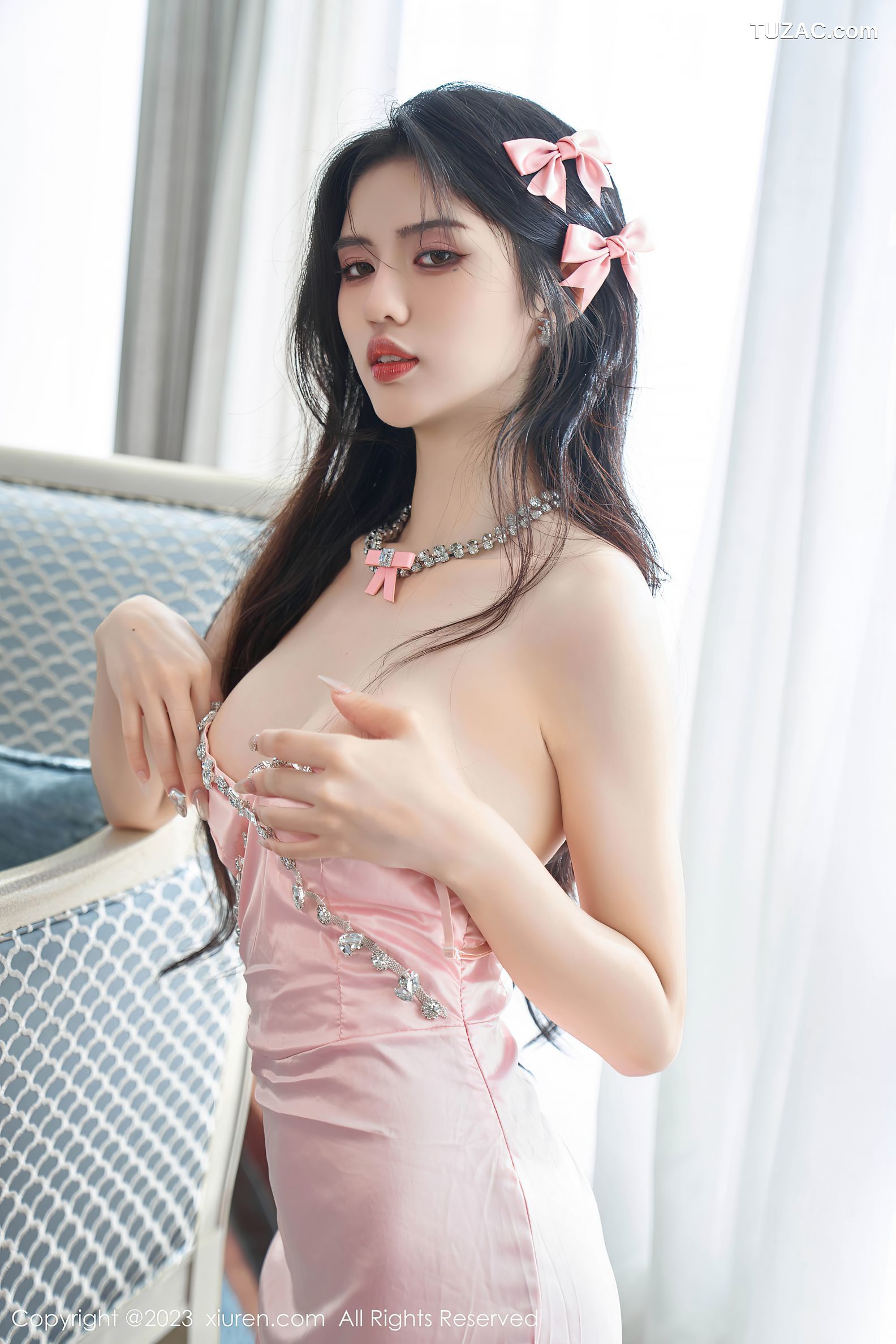 XiuRen秀人网-7595-浅浅Danny-粉色连衣短裙-2023.11.01