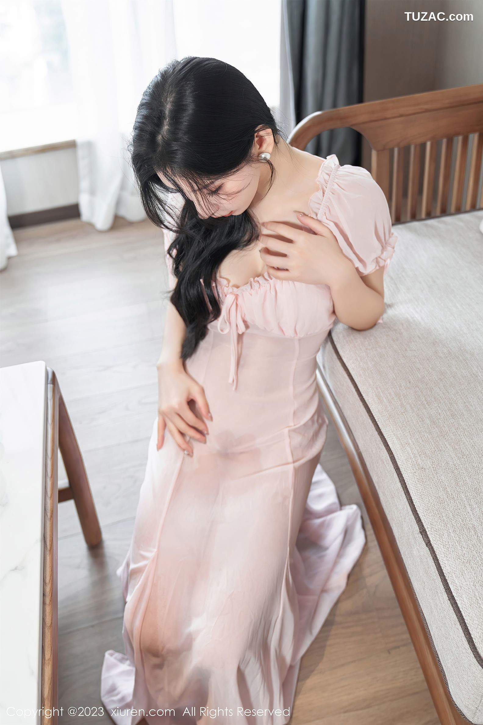 XiuRen秀人网-7615-周于希Sally-主题《偷窥狂》淡粉睡衣黑色情趣内衣-2023.11.03