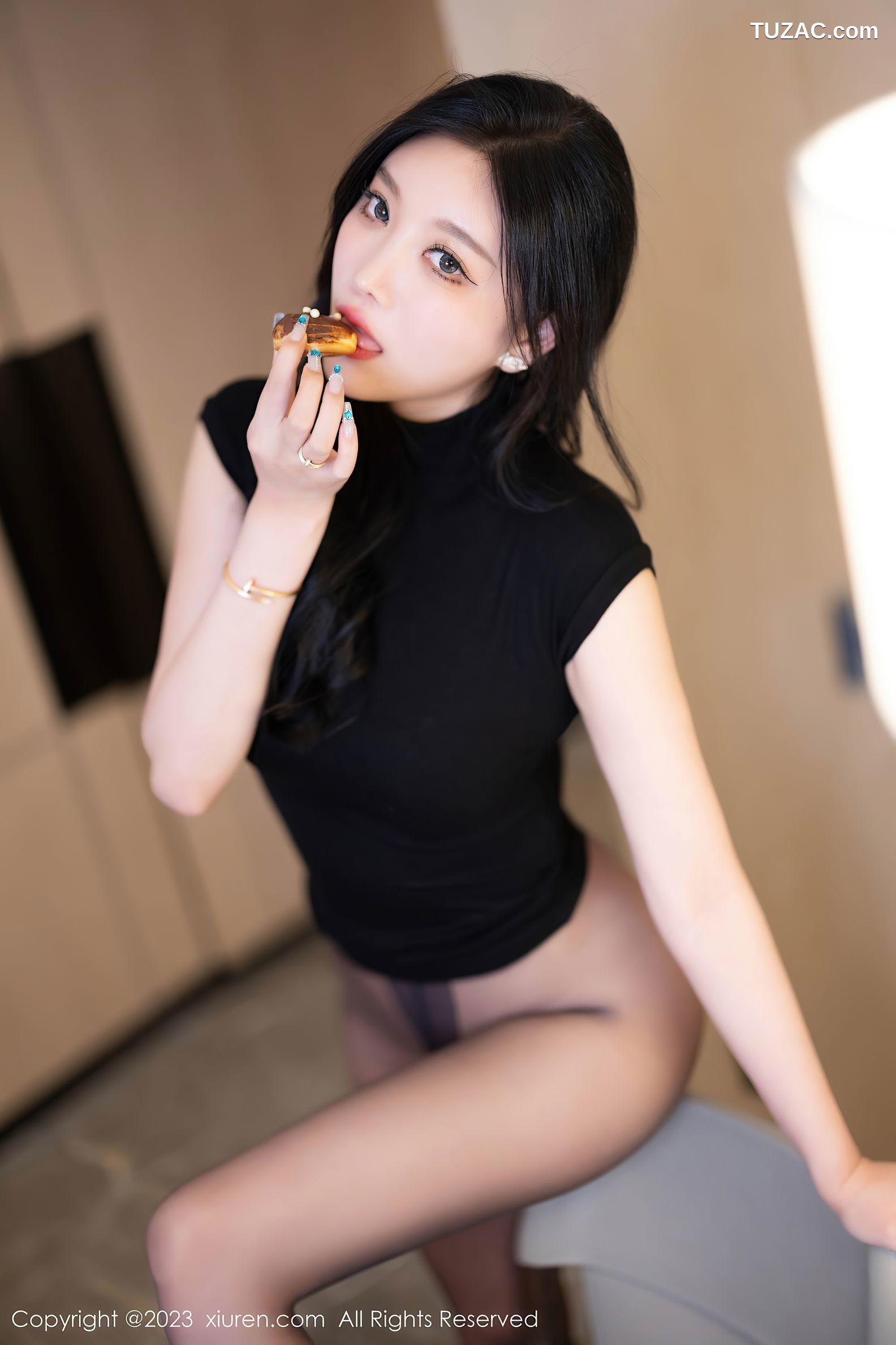 XiuRen秀人网-7627-杨晨晨Yome-黑T黑皮短裙黑蕾丝情趣内衣黑丝-2023.11.07