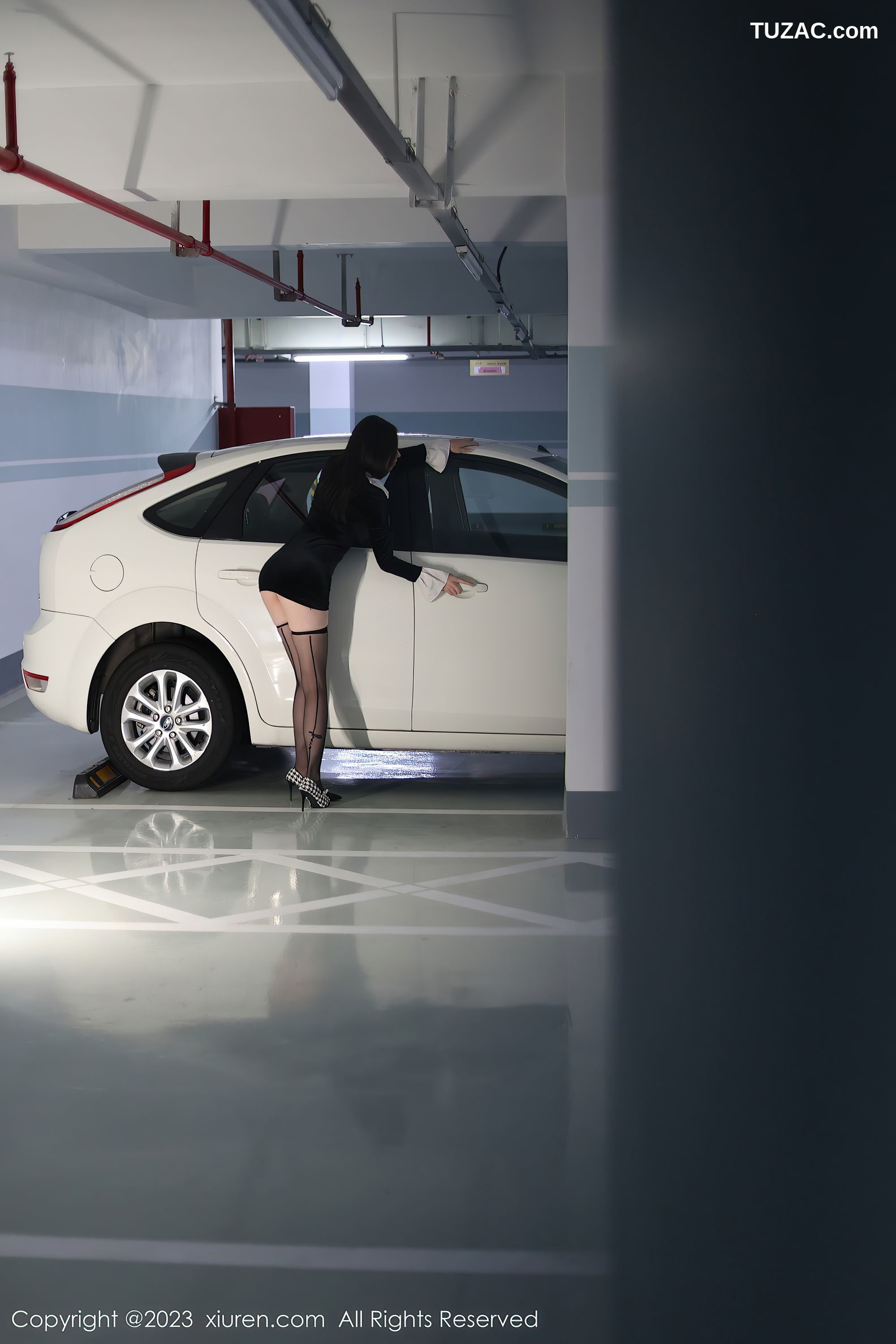 XiuRen秀人网-7634-曼柔-黑色连衣短裙黑丝紫色蕾丝内衣停车场被侵犯-2023.11.09