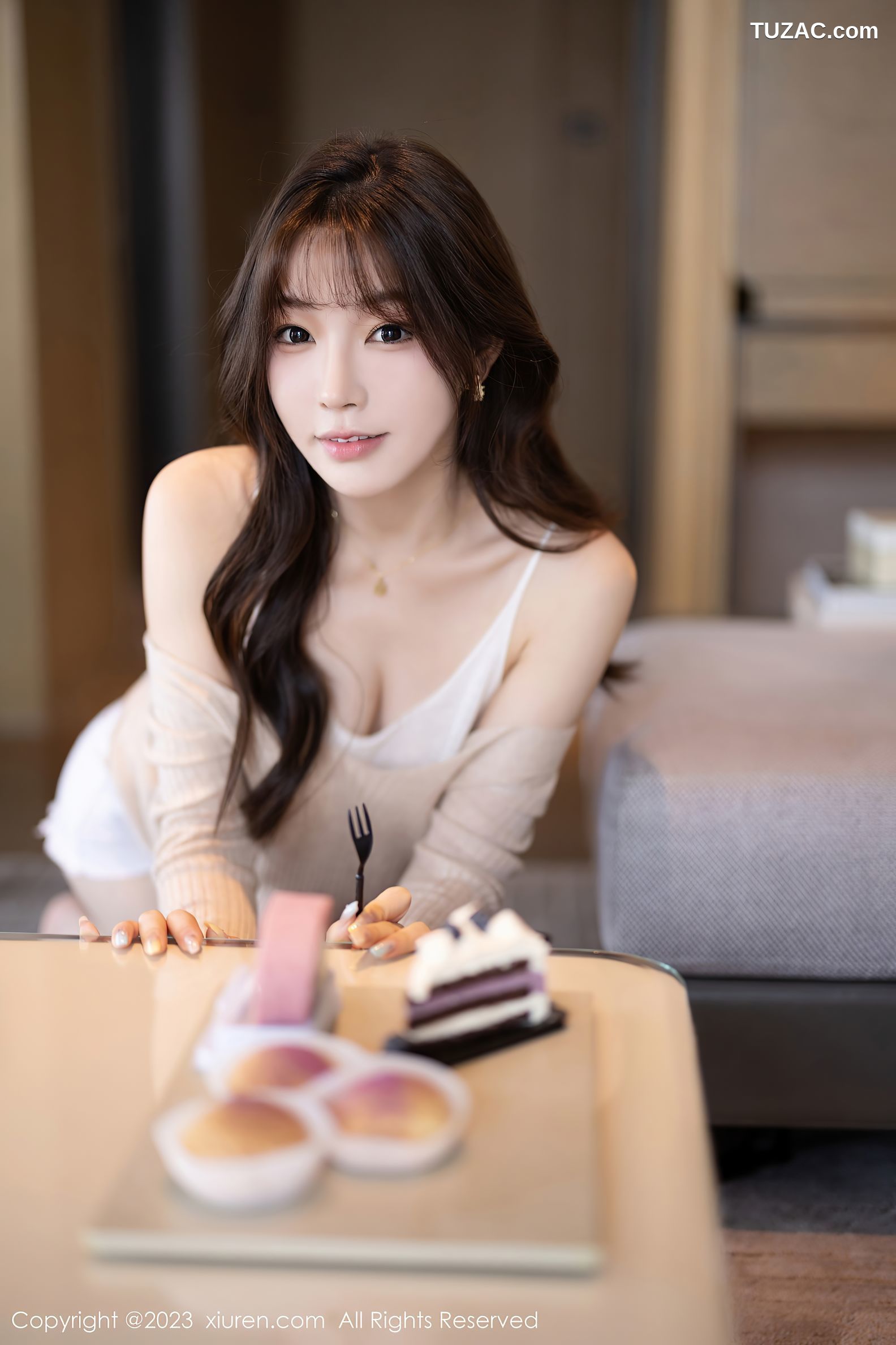 XiuRen秀人网-7647-徐莉芝Booty-白色吊带热裤白色内衣-2023.11.10