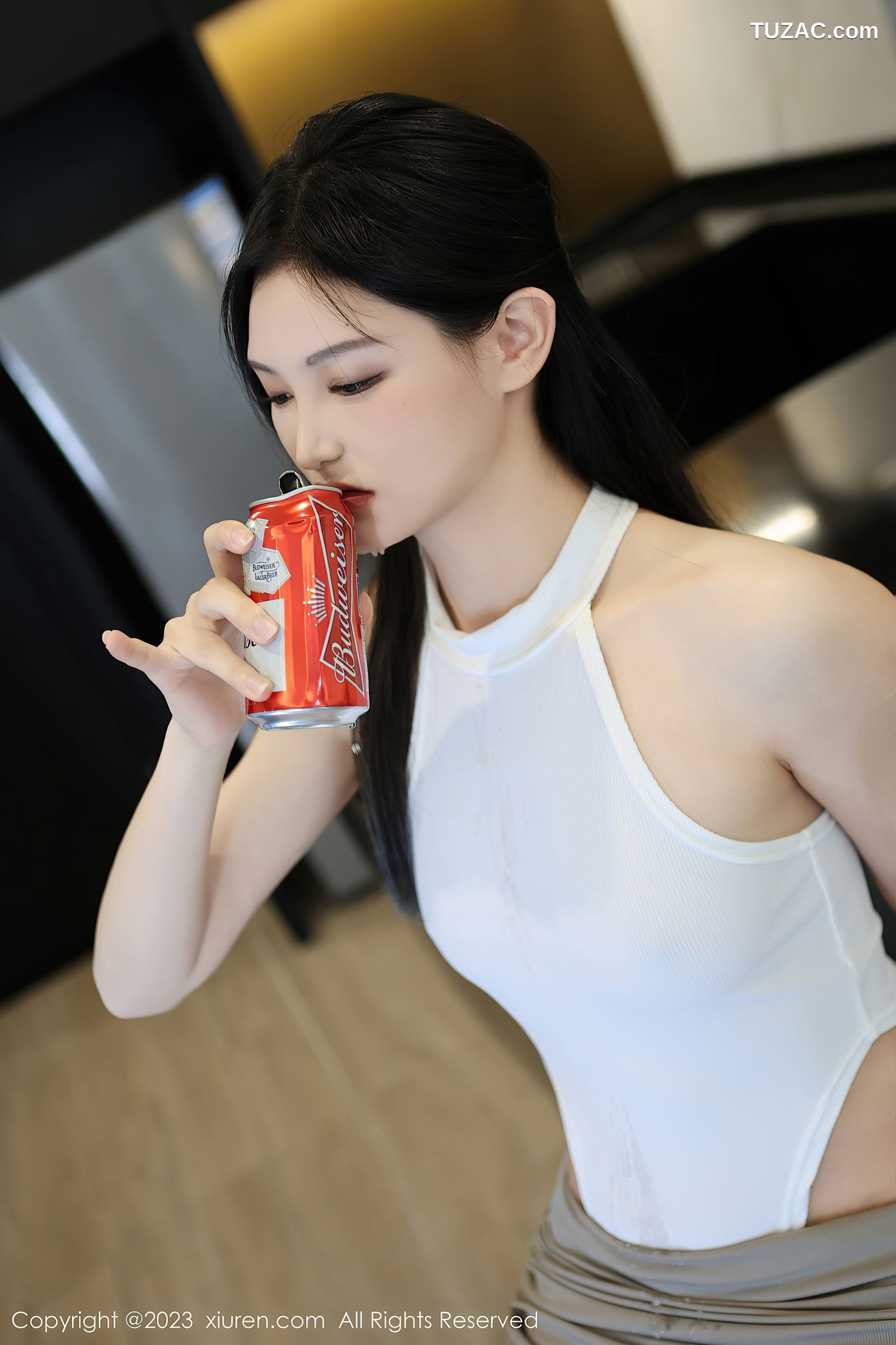 XiuRen秀人网-7663-大橘BBKira-白色死库水浅灰短裙-2023.11.15