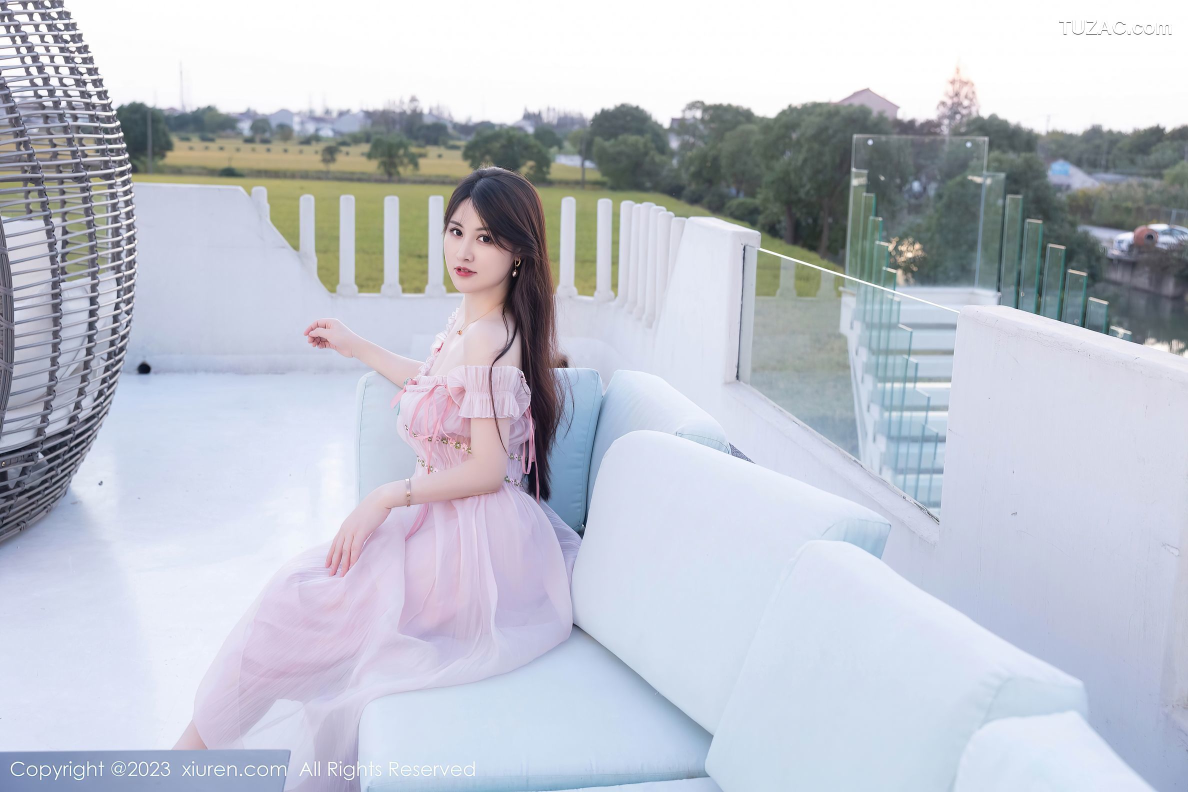 XiuRen秀人网-7666-诗诗kiki-粉色低胸露肩长裙粉色内衣灰丝-2023.11.15