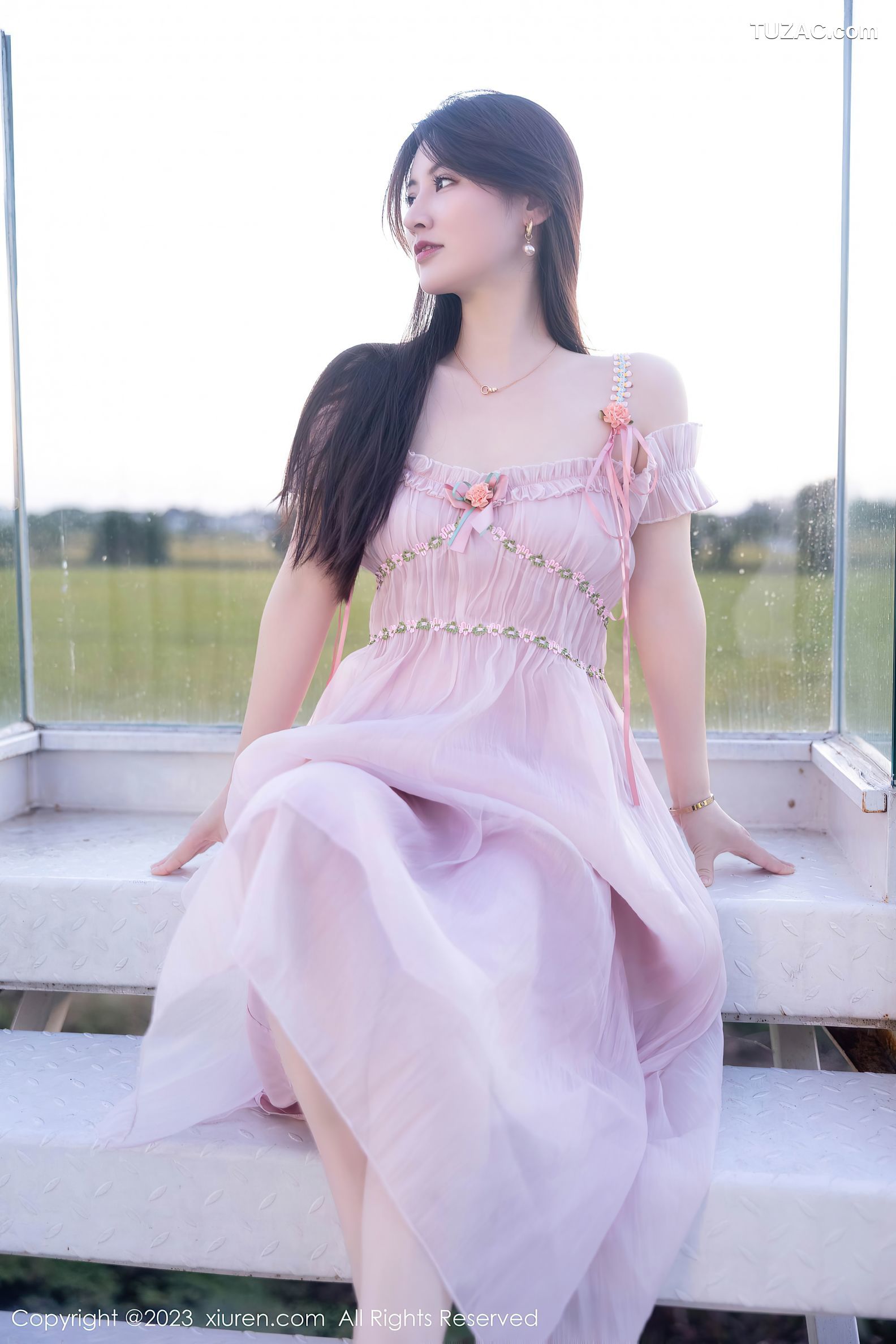 XiuRen秀人网-7666-诗诗kiki-粉色低胸露肩长裙粉色内衣灰丝-2023.11.15