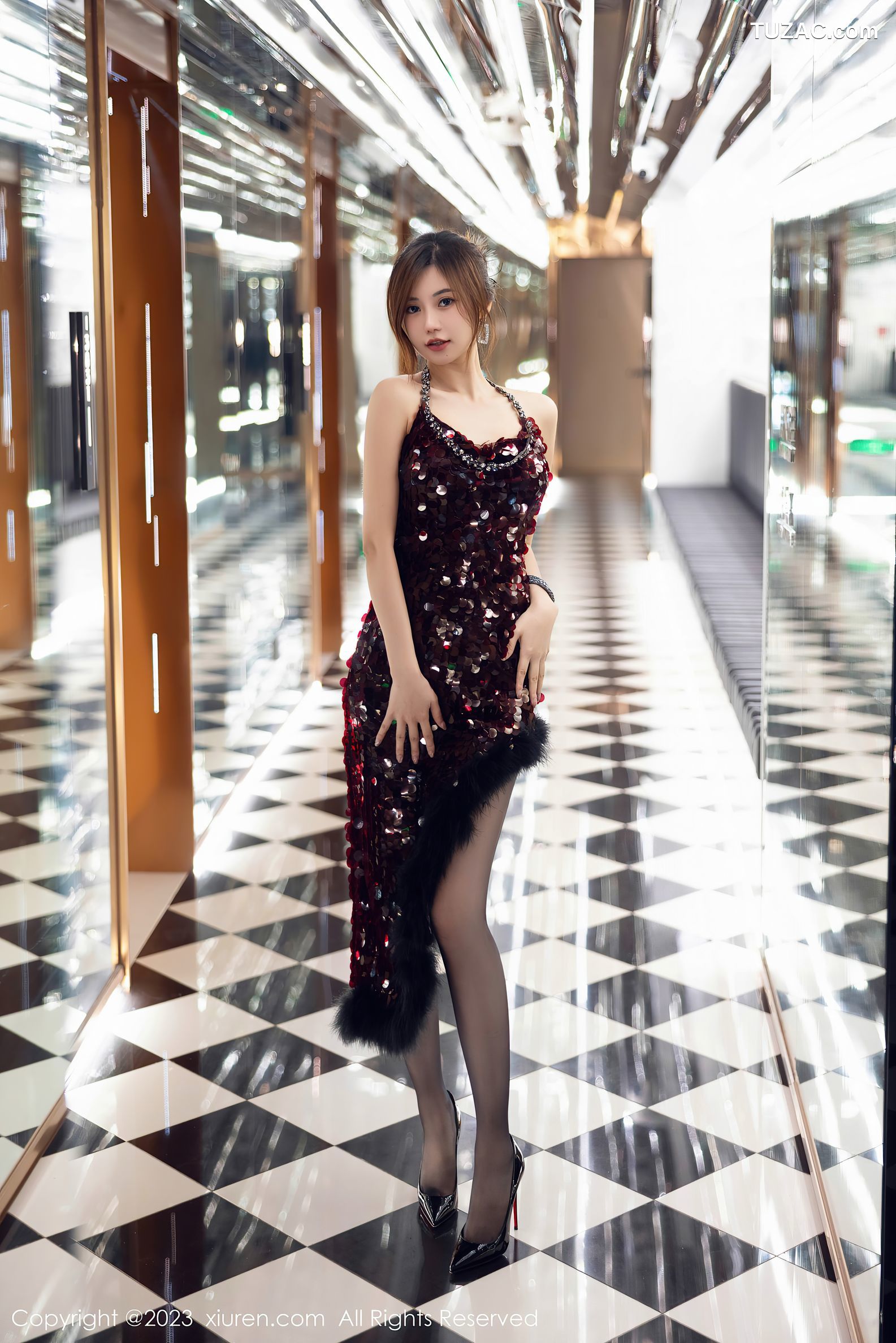 XiuRen秀人网-7679-绮里嘉ula-暗红色吊带长裙黑蕾丝内衣黑丝-2023.11.17