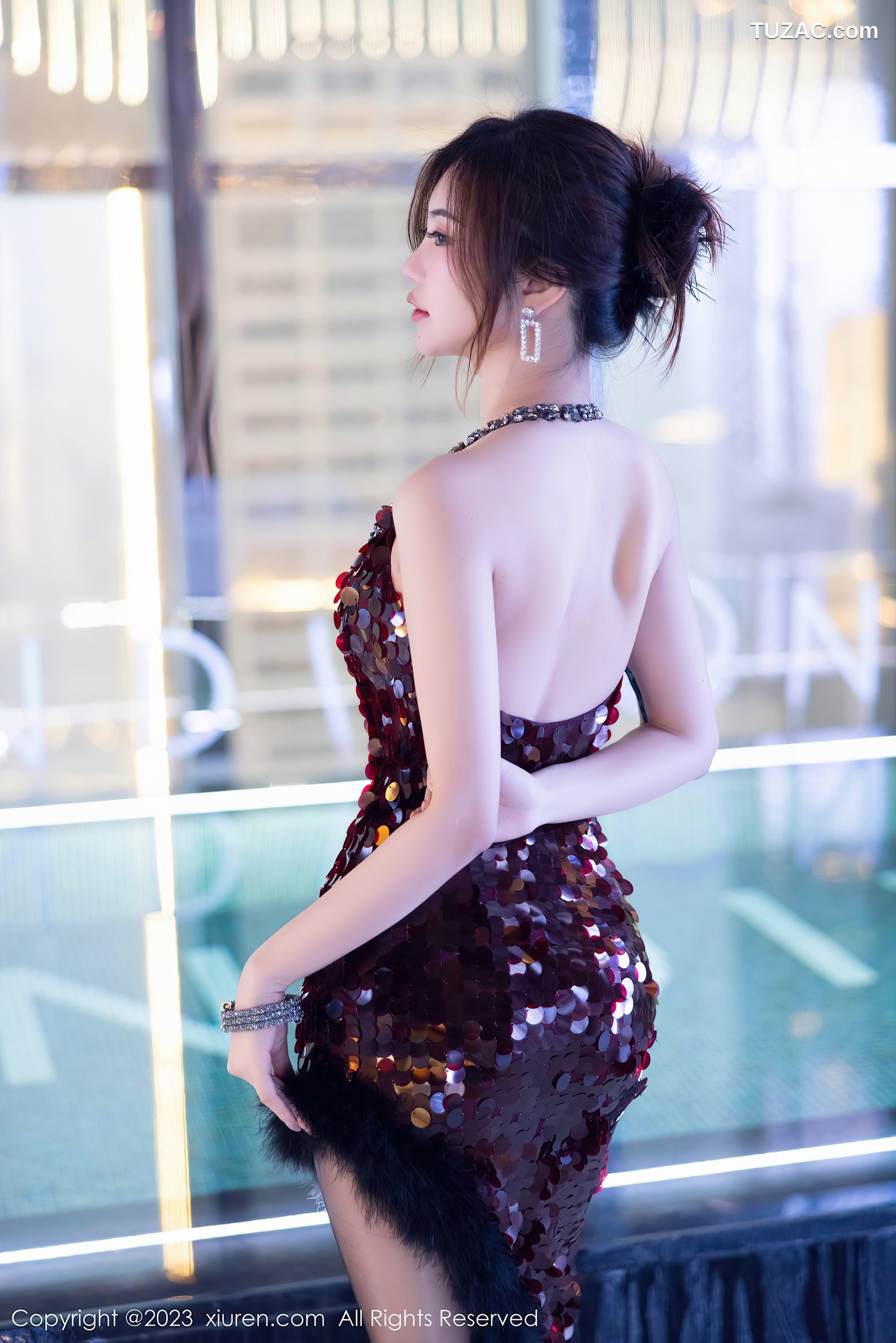 XiuRen秀人网-7679-绮里嘉ula-暗红色吊带长裙黑蕾丝内衣黑丝-2023.11.17