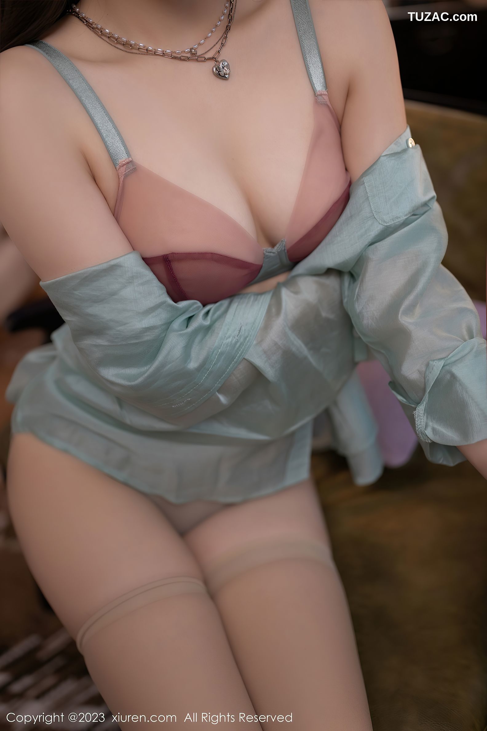 XiuRen秀人网-7721-鱼子酱Fish-淡灰绿衬衫红灰绿内衣-2023.11.24