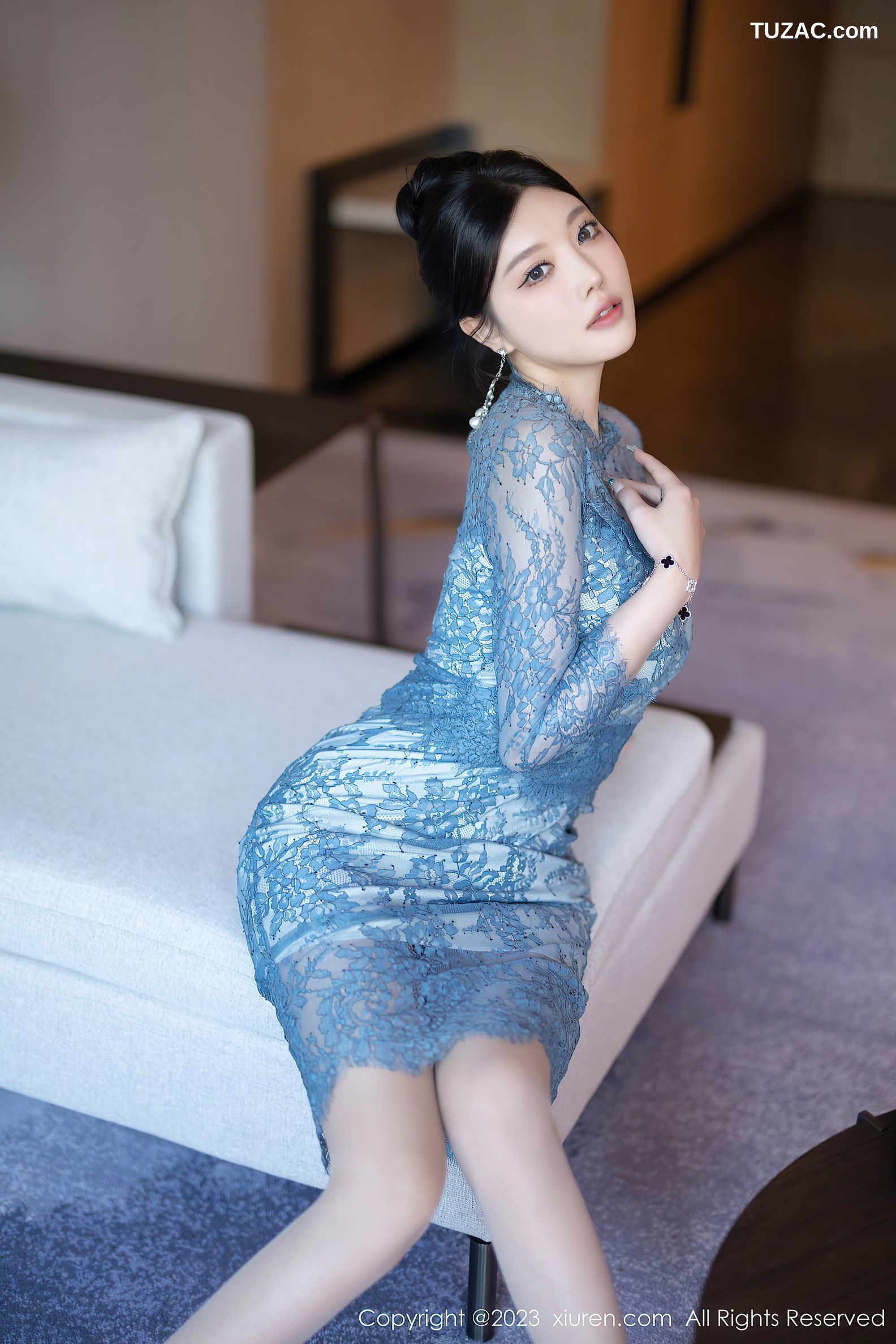 XiuRen秀人网-7732-杨晨晨Yome-蓝灰色薄纱旗袍-2023.11.28