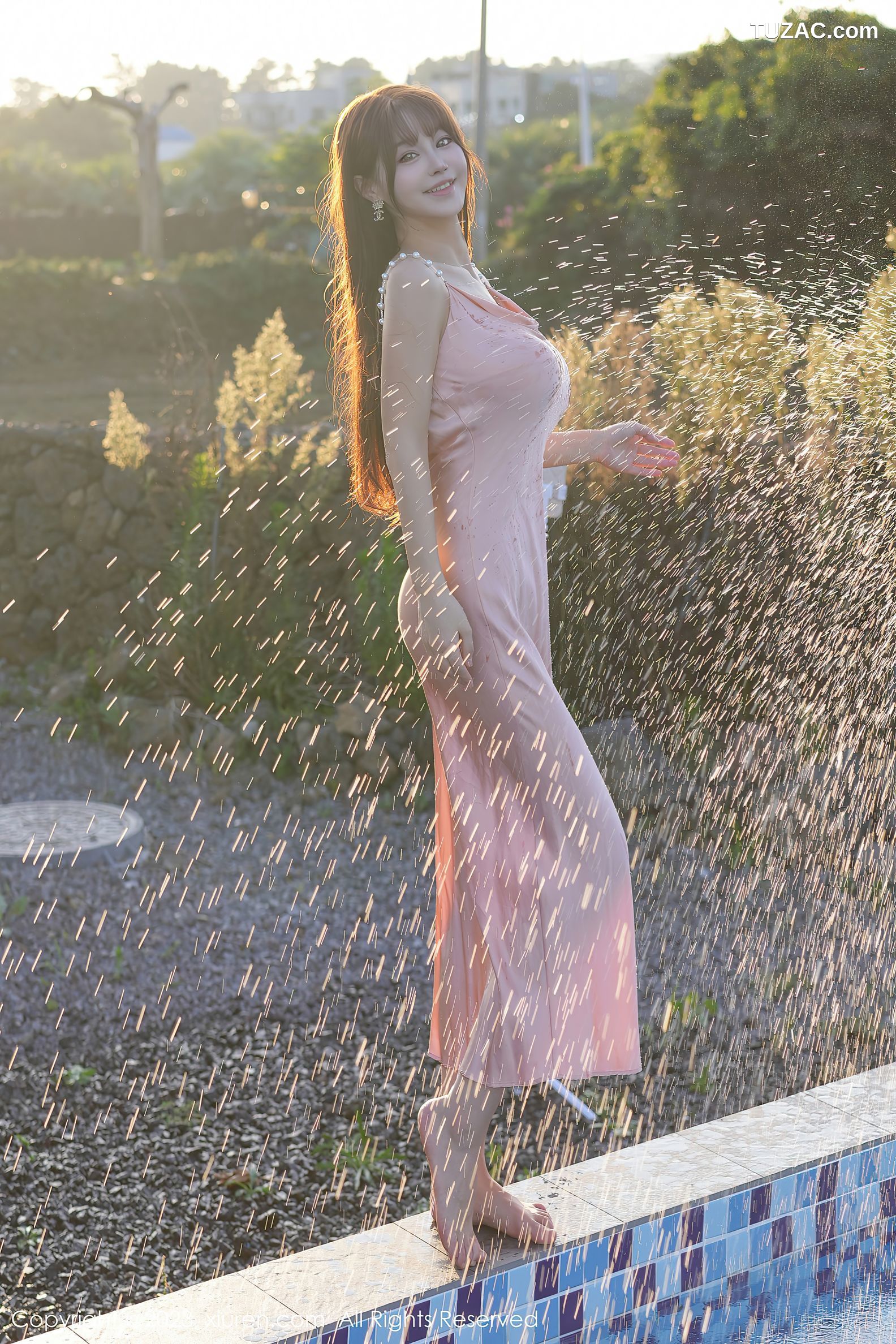 XiuRen秀人网-7747-朱可儿Flora-金色吊带长裙粉色情趣内衣爆乳-2023.12.01