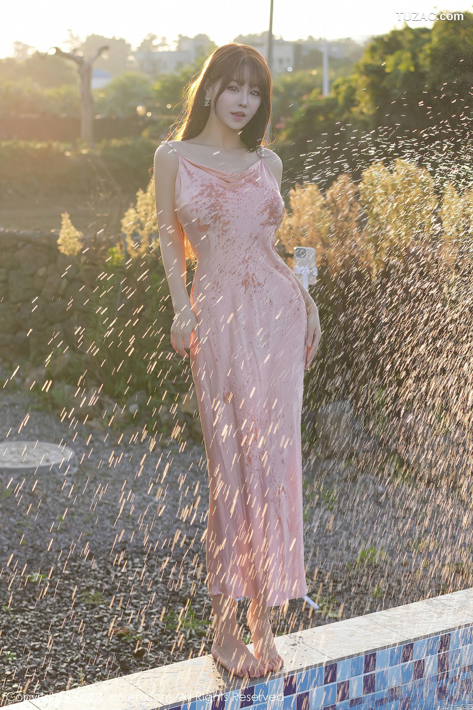 XiuRen秀人网-7747-朱可儿Flora-金色吊带长裙粉色情趣内衣爆乳-2023.12.01